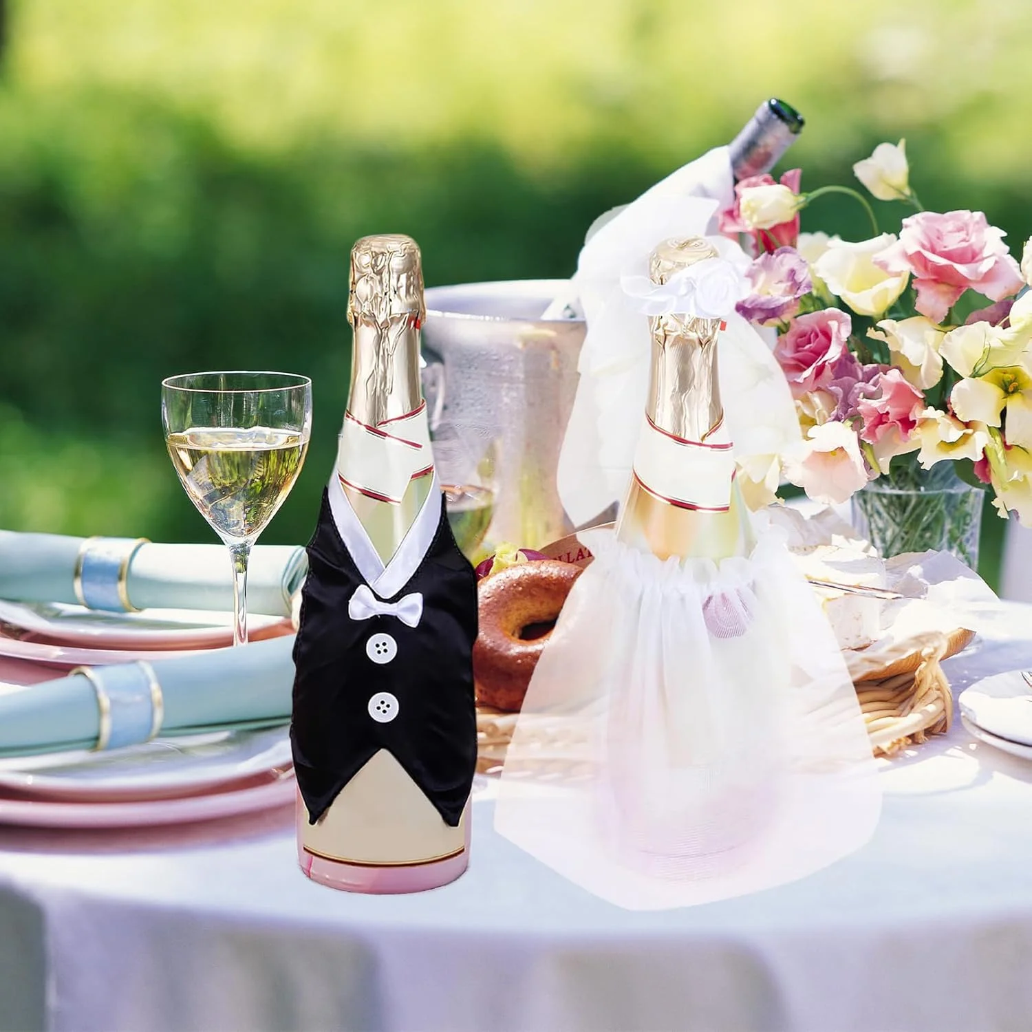 ست 2 عددی بطری شراب عروسی، تزئینات بطری عروس و داماد، تزئین بطری لباس عروس و کت و شلوار دامادی، تزئین میز ست 2 عددی بطری شراب عروسی، تزئینات بطری عروس و داماد، تزئین بطری لباس عروس و کت و شلوار دامادی، تزئین میز
