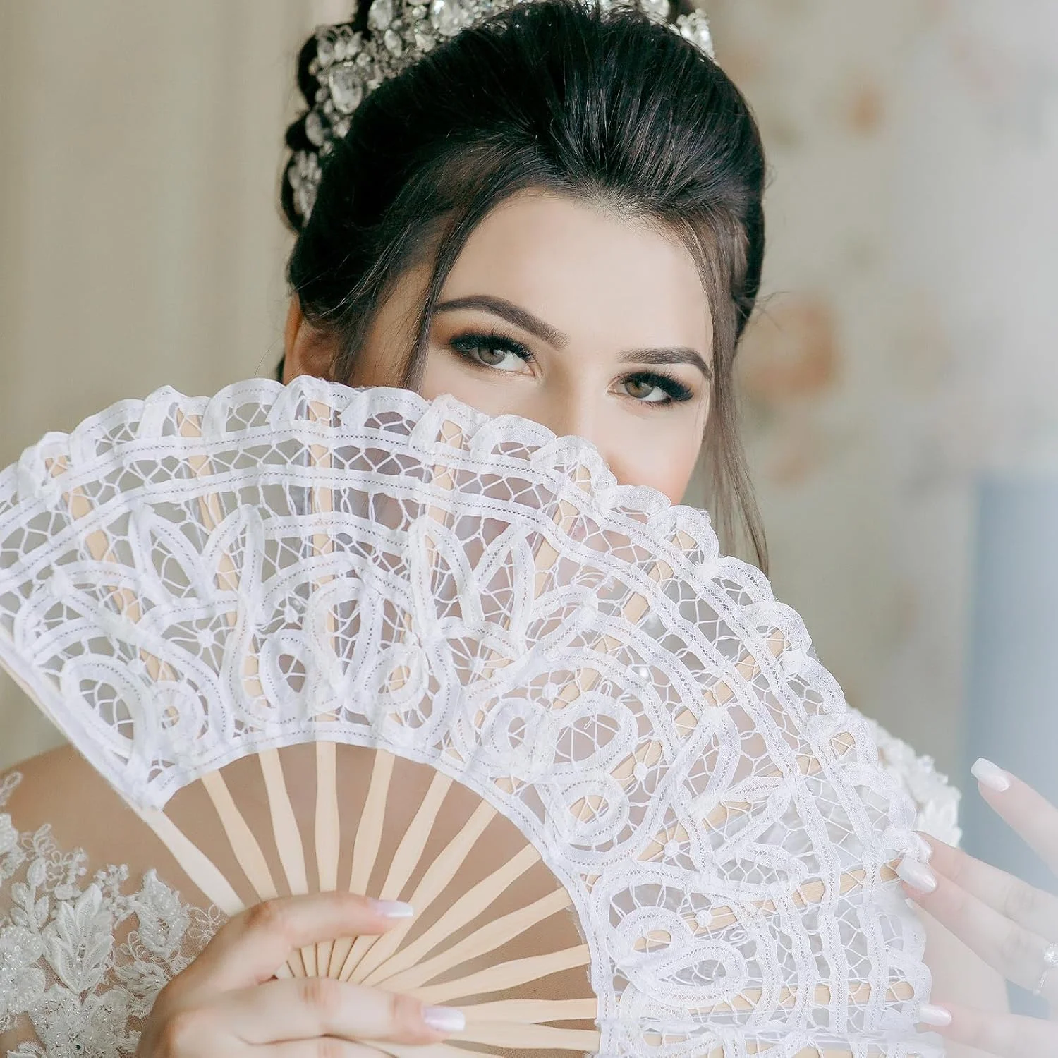 بادبزن عروسی با کیف نگهداری، بادبزن توری، سفید، بادبزن دستی تاشو، بادبزن عروس، بادبزن عروسی برای عروسی، دکوراسیون رقص، مهمانی لباس فانتزی بادبزن عروسی با کیف نگهداری، بادبزن توری، سفید، بادبزن دستی تاشو، بادبزن عروس، بادبزن عروسی برای عروسی، دکوراسیون رقص، مهمانی لباس فانتزی