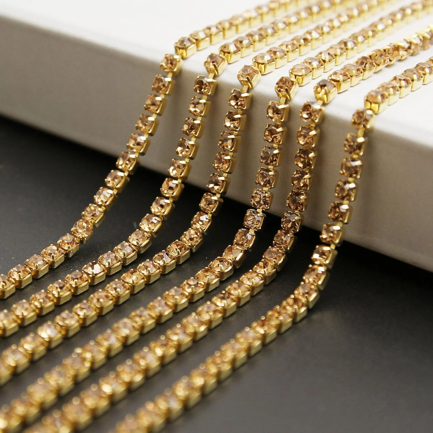 زنجیر نگین دار کریستالی USIX به طول 10 یارد، زنجیر پنجه ای T، زنجیر نگین دار چند سایز و رنگ برای ساخت جواهرات، خیاطی، هنرهای دستی DIY، طلایی - زنجیر طلایی، SS12/3.0MM