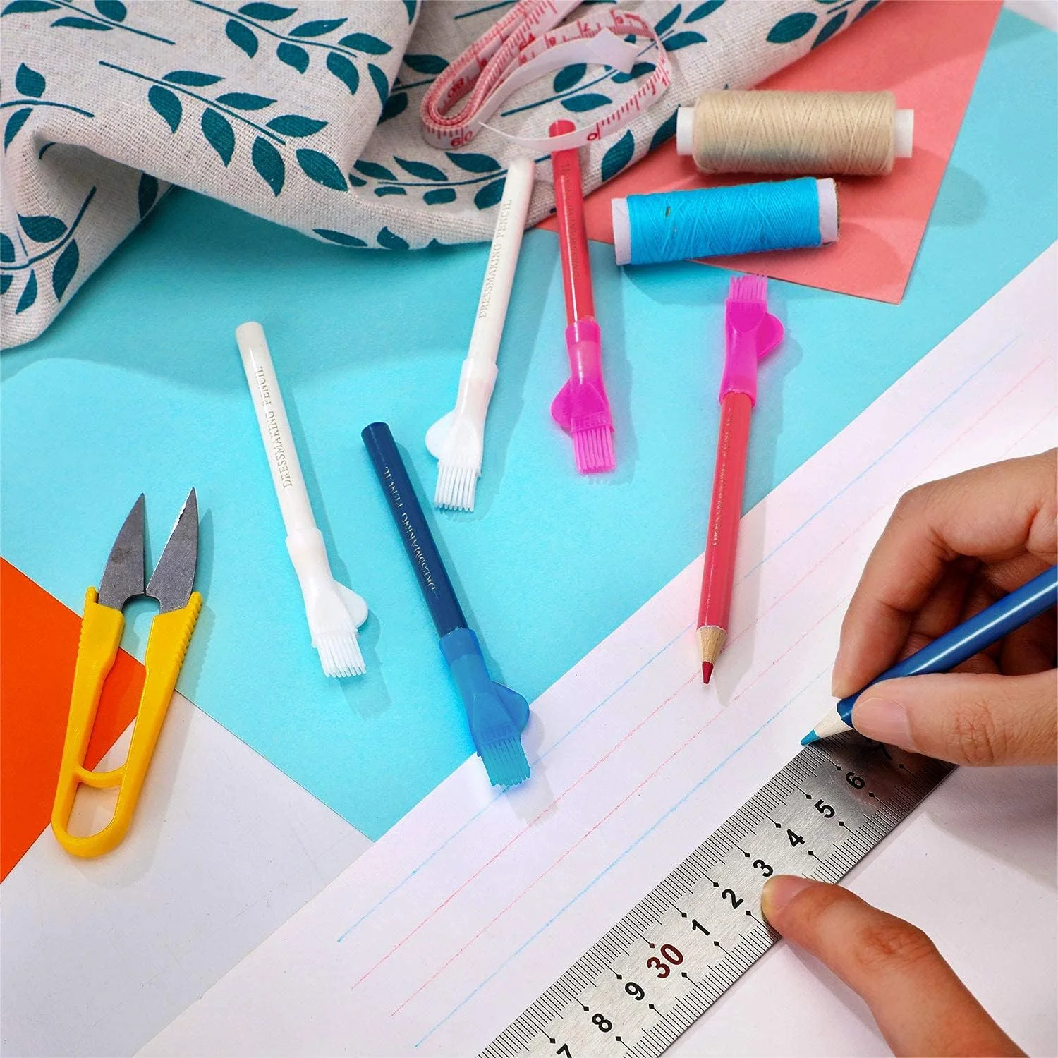 مداد خیاطی پارچه برای لحاف دوزی، 12 عدد مداد گچ خیاطی حرفه ای با برس، کیت ابزار خیاطی برای خیاط یا نشانگر خانگی و ابزار ردیابی (سفید/قرمز/آبی) مداد خیاطی پارچه برای لحاف دوزی، 12 عدد مداد گچ خیاطی حرفه ای با برس، کیت ابزار خیاطی برای خیاط یا نشانگر خانگی و ابزار ردیابی (سفید/قرمز/آبی)