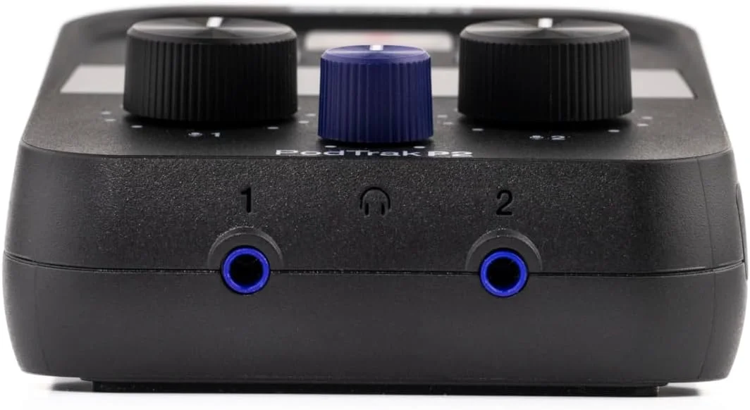 زوم - P2 - ضبط کننده پادکست قابل حمل PodTrak، میکسر پادکست و رابط برای ضبط پادکست موبایل با کیفیت صدای حرفه ای، 2 ورودی میکروفون USB، مشکی زوم - P2 - ضبط کننده پادکست قابل حمل PodTrak، میکسر پادکست و رابط برای ضبط پادکست موبایل با کیفیت صدای حرفه ای، 2 ورودی میکروفون USB، مشکی