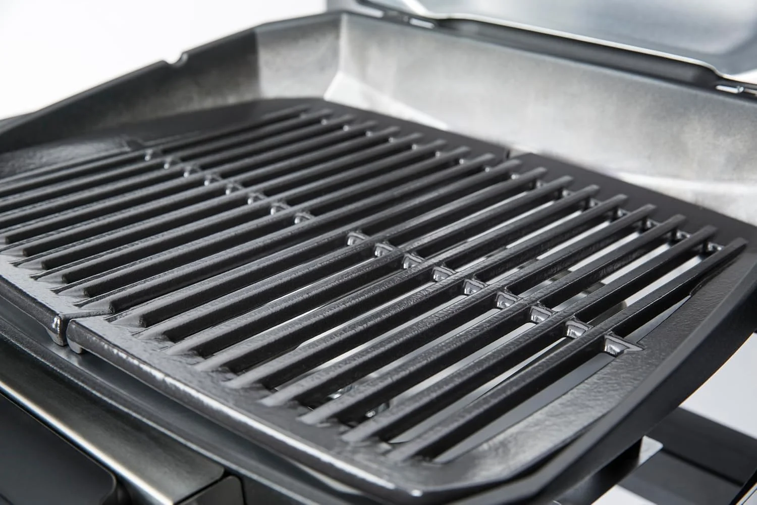 باربیکیو برقی Weber Pulse 1000، سطح گریل 41 x 31 سانتی متر، دماهای بالای 300 درجه سانتیگراد، کنترلر و دماسنج دیجیتال دما، گریل چدنی با روکش لعابی چینی - مشکی (81010079)