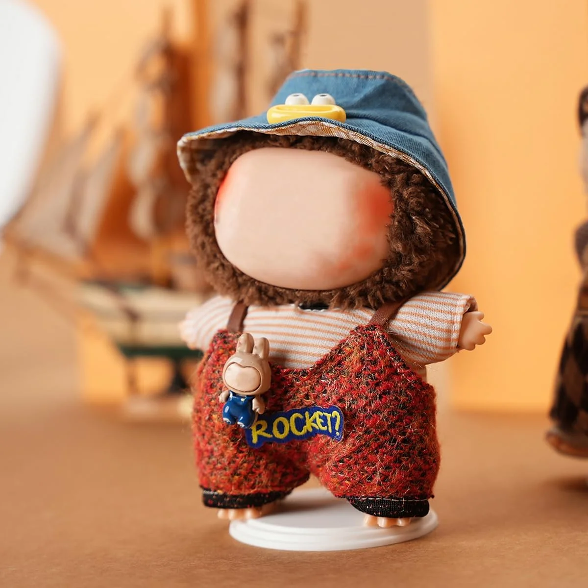 ست لباس و لوازم جانبی عروسک KASTWAVE مدل Gentleman Style، شامل لباس، سرهمی و کلاه، به همراه 1 پایه عروسک، لباس شیک و فانتزی (بدون عروسک) مناسب برای عروسک های پولیشی لابوبو 17 سانتی متری