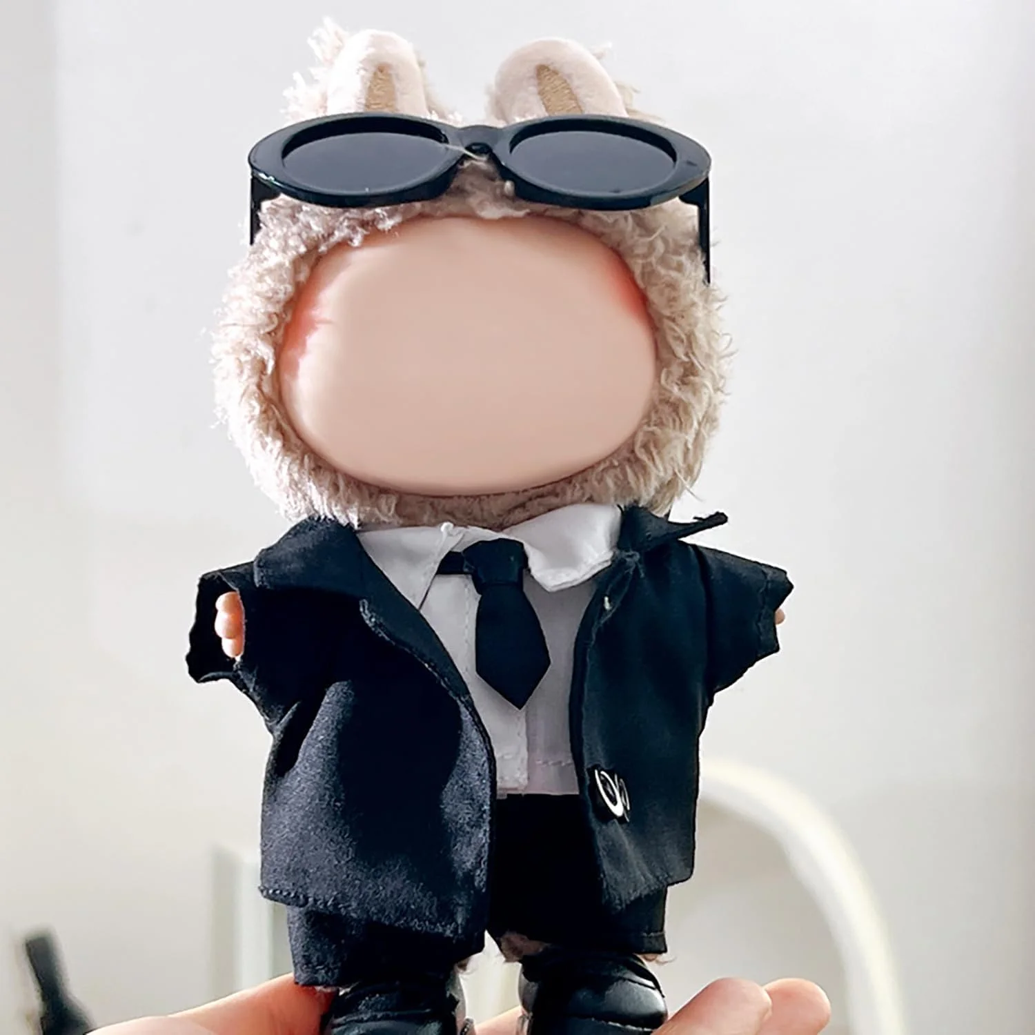 ست لباس و اکسسوری 4 تکه عروسک KASTWAVE برای عروسک پولیشی لابوبو، مناسب برای عروسک های 17 سانتی متری، ست کت و شلوار باحال با پیراهن، کراوات، کت و عینک آفتابی، لباس شیک عروسک (بدون عروسک) ست لباس و اکسسوری 4 تکه عروسک KASTWAVE برای عروسک پولیشی لابوبو، مناسب برای عروسک های 17 سانتی متری، ست کت و شلوار باحال با پیراهن، کراوات، کت و عینک آفتابی، لباس شیک عروسک (بدون عروسک)