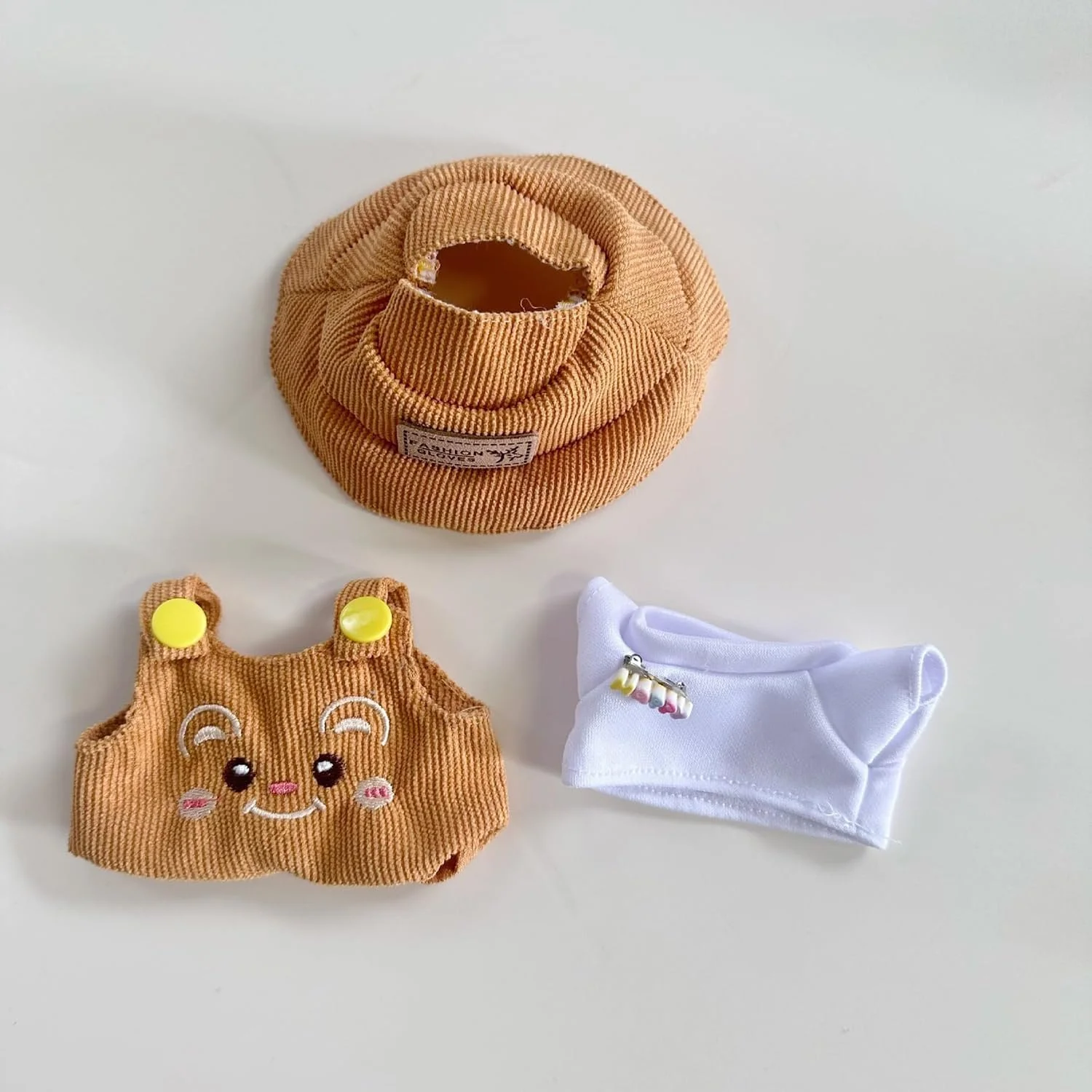 لباس عروسک برای لابوبو، ست لباس زرد 3 تکه برای عروسک های 17 سانتی متری - شامل کلاه سطلی، سرهمی مخملی کبریتی - لباس برای کلکسیون های پولیشی (بدون عروسک) لباس عروسک برای لابوبو، ست لباس زرد 3 تکه برای عروسک های 17 سانتی متری - شامل کلاه سطلی، سرهمی مخملی کبریتی - لباس برای کلکسیون های پولیشی (بدون عروسک)