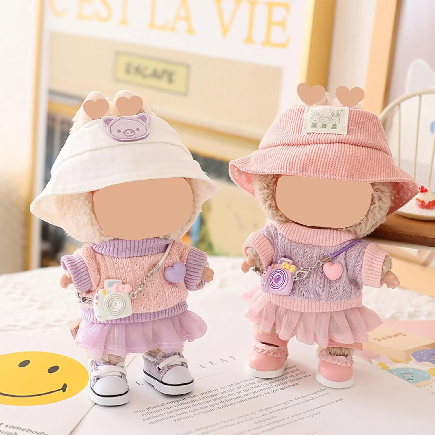 ست لباس عروسک FUNI، شامل ژاکت بافتنی و دامن توری با کلاه، کفش و لوازم جانبی دوربین، مناسب برای عروسک های 17 سانتی متری نسل 1/2/3، مد زمستانی فوق العاده نرم، لباس آماده نمایش برای کلکسیونرها، صورتی و بنفش