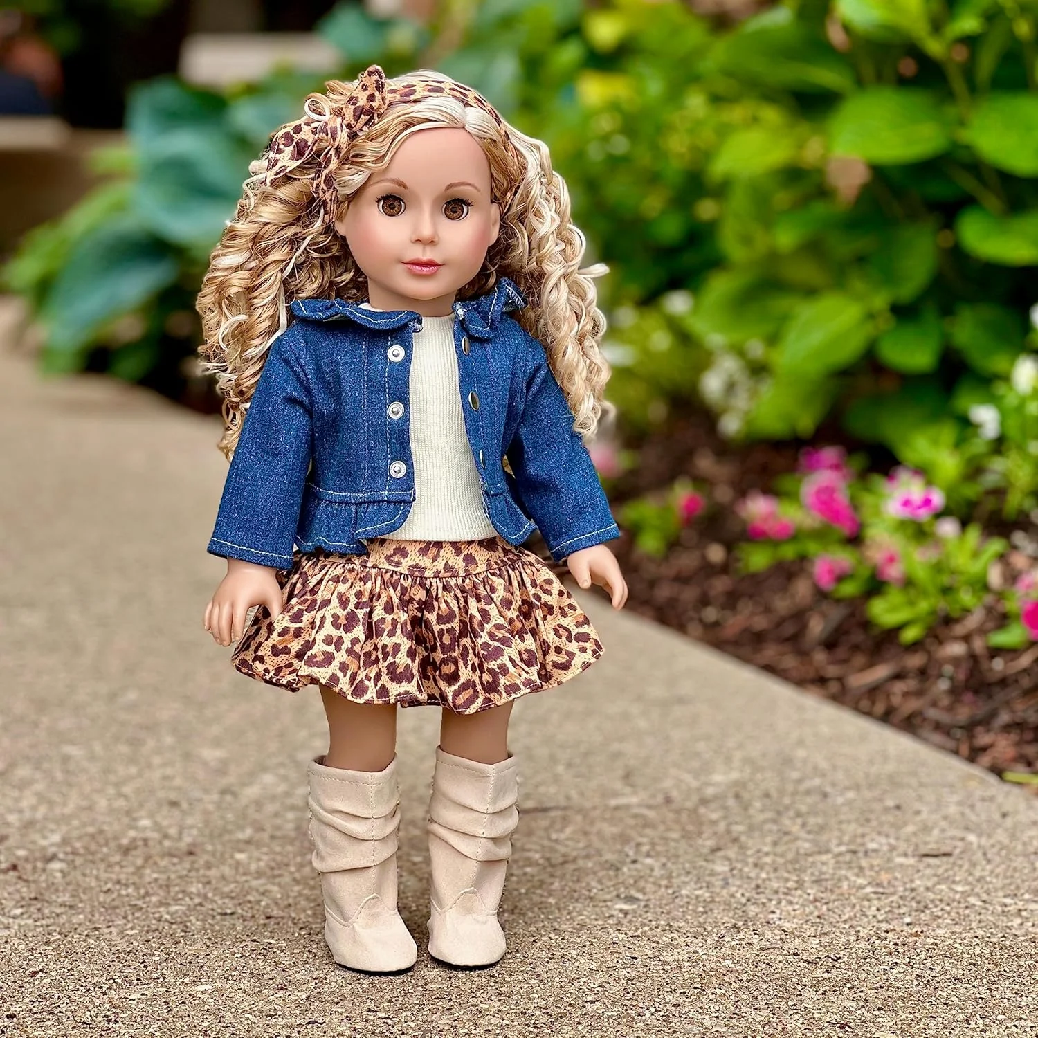 مجموعه ماجراجویی DreamWorld - ست 5 تکه لباس - کت جین، تاپ عاجی، دامن، شال و چکمه - لباس عروسک 18 اینچی (عروسک شامل نمی شود)