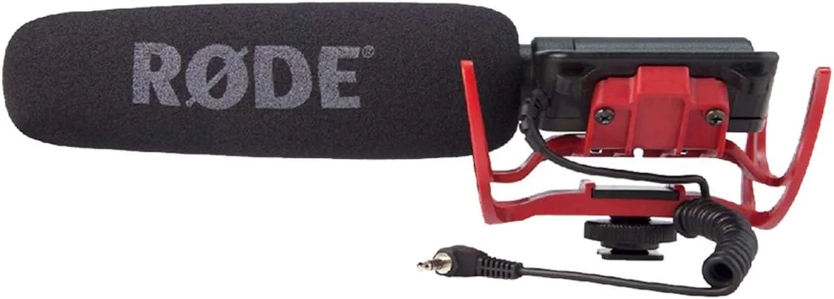 میکروفون شات گان RØDE VideoMic روی دوربینی با فیلتر بالاگذر و پد برای فیلمسازی، تولید محتوا و ضبط در محل