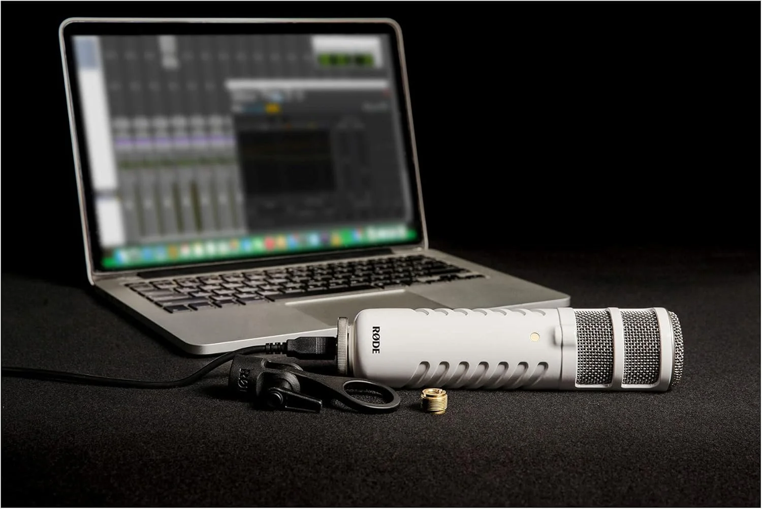 میکروفون دینامیک دیافراگم بزرگ RØDE Podcaster با اتصال USB برای Mac و PC، سفید میکروفون دینامیک دیافراگم بزرگ RØDE Podcaster با اتصال USB برای Mac و PC، سفید