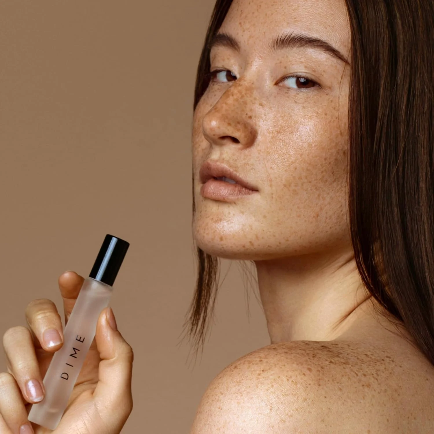 عطر زنانه دایم بیوتی Dans Les Bois، 10 میلی لیتر - اسپری عطر مسافرتی، رایحه زنانه و جسورانه، ضد حساسیت، عطر پاک، ادو تویلت زنانه عطر زنانه دایم بیوتی Dans Les Bois، 10 میلی لیتر - اسپری عطر مسافرتی، رایحه زنانه و جسورانه، ضد حساسیت، عطر پاک، ادو تویلت زنانه