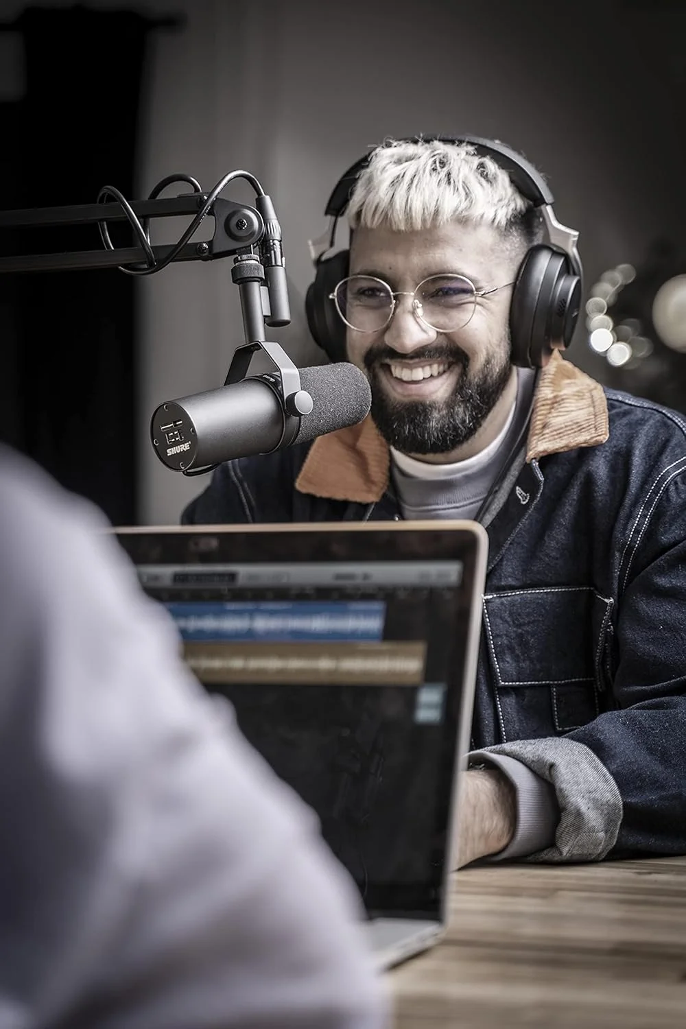 میکروفون استودیویی کاردیوئید Shure SM7B، ضبط حرفه ای صدا، داینامیک، برای پخش زنده، بازی های رایانه ای و پادکست، مشکی میکروفون استودیویی کاردیوئید Shure SM7B، ضبط حرفه ای صدا، داینامیک، برای پخش زنده، بازی های رایانه ای و پادکست، مشکی