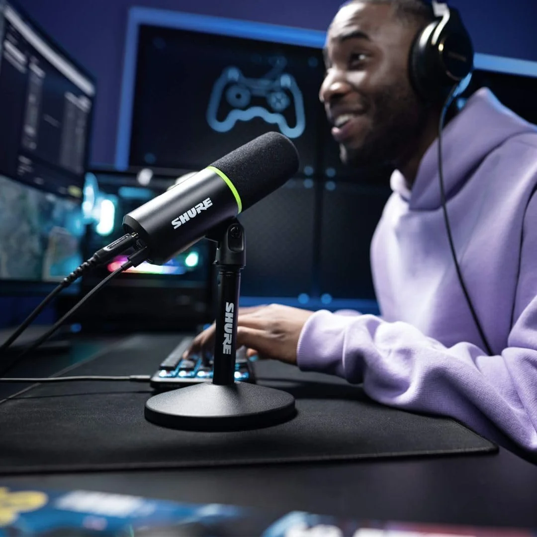 میکروفون گیمینگ Shure MV6، میکروفون USB PC دینامیک برای بازی و استریم - پایه رومیزی، حذف نویز پس زمینه، بی صدا کردن با لمس و خروجی 3.5 میلی متری برای نظارت هدفون در زمان واقعی میکروفون گیمینگ Shure MV6، میکروفون USB PC دینامیک برای بازی و استریم - پایه رومیزی، حذف نویز پس زمینه، بی صدا کردن با لمس و خروجی 3.5 میلی متری برای نظارت هدفون در زمان واقعی