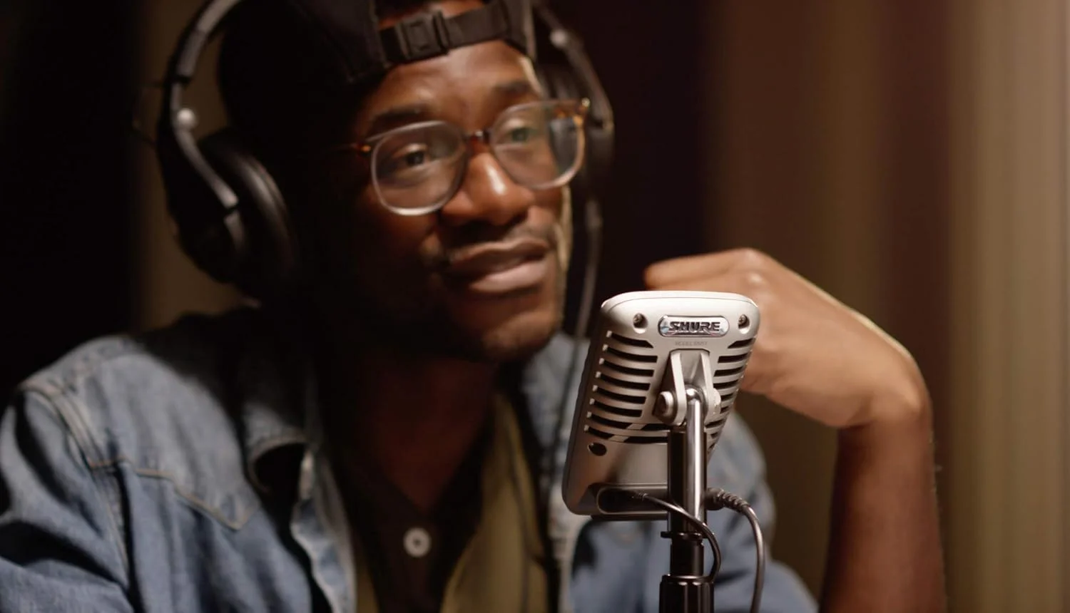 میکروفون کاندنسر دیافراگم بزرگ دیجیتال Shure MV51، ضبط با کیفیت استودیو، سازگار با iOS و Android، عالی برای اجرای خانگی و زنده