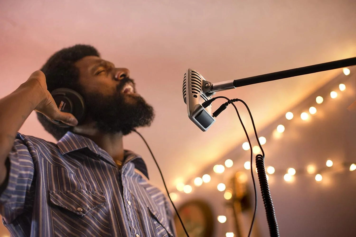 میکروفون کاندنسر دیافراگم بزرگ دیجیتال Shure MV51، ضبط با کیفیت استودیو، سازگار با iOS و Android، عالی برای اجرای خانگی و زنده