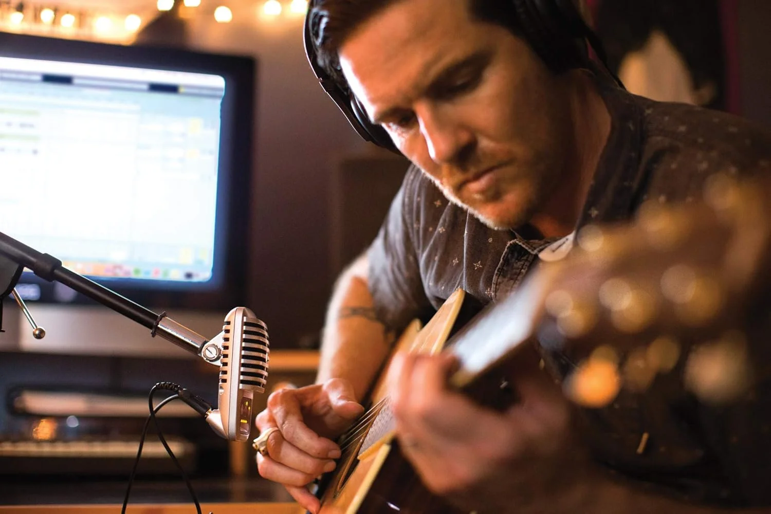 میکروفون کاندنسر دیافراگم بزرگ دیجیتال Shure MV51، ضبط با کیفیت استودیو، سازگار با iOS و Android، عالی برای اجرای خانگی و زنده