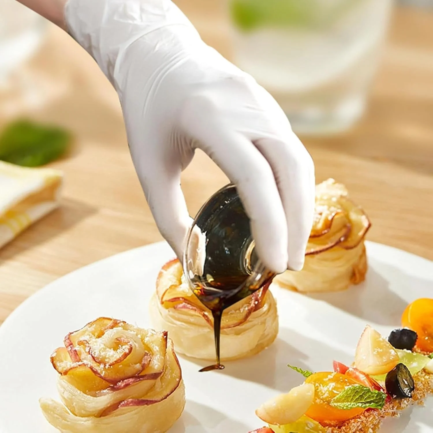 دستکش های معاینه نیتریل ZALCOON یکبار مصرف بدون لاتکس و پودر، مقاوم در برابر مواد شیمیایی، مناسب برای معاینات پزشکی، منزل، نظافت، آماده سازی غذا، ایمن برای مواد غذایی و غیر استریل (2 بسته 100 عددی)