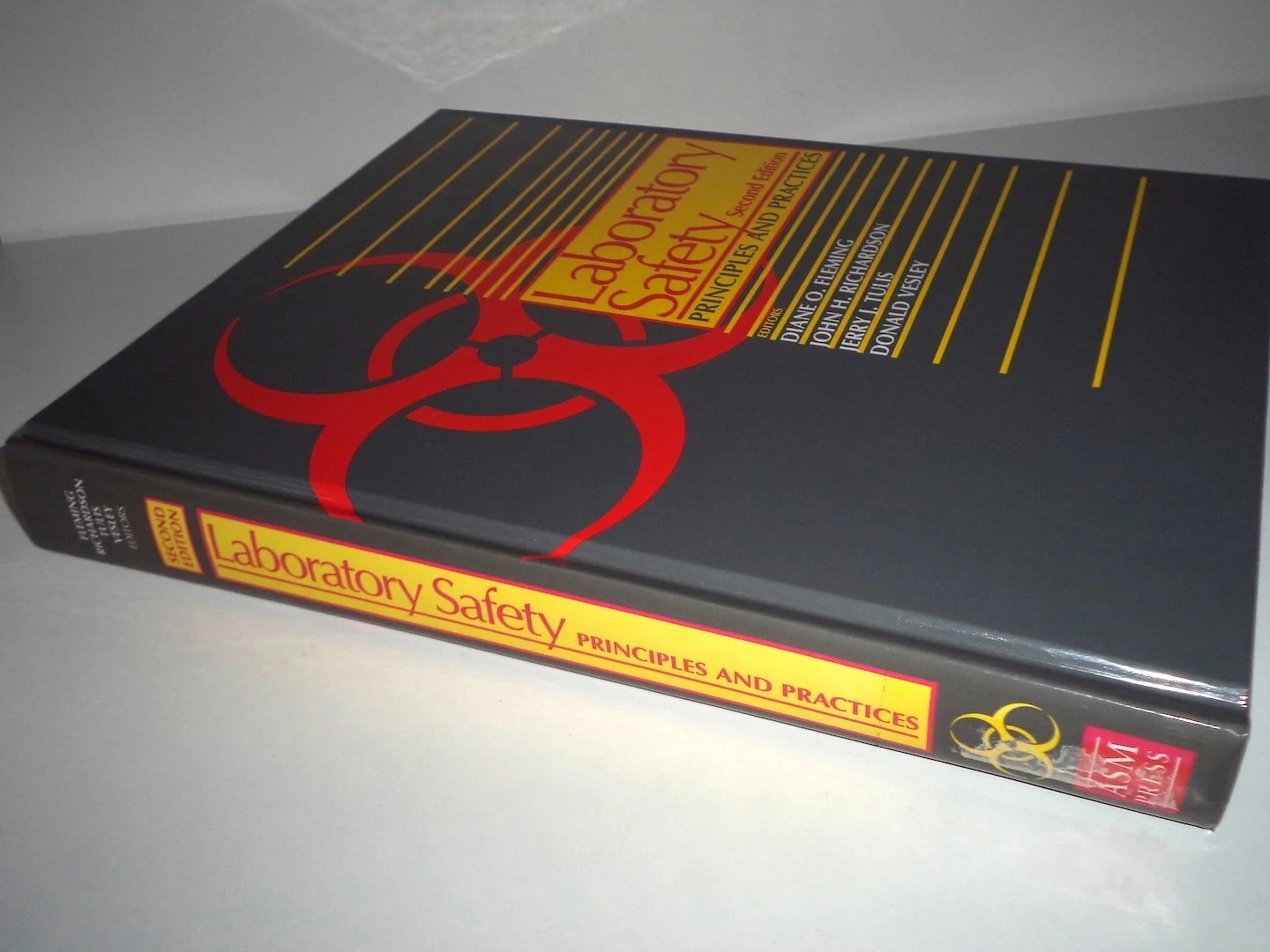 ایمنی آزمایشگاه: اصول و رویه ها ایمنی آزمایشگاه: اصول و رویه ها