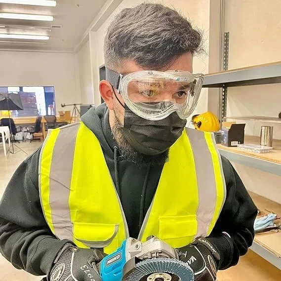 عینک ایمنی ضد مه و محافظ چشم Neiko 53875B با دید گسترده، تایید شده توسط ANSI Z87.1 | قابل تنظیم و سبک عینک ایمنی ضد مه و محافظ چشم Neiko 53875B با دید گسترده، تایید شده توسط ANSI Z87.1 | قابل تنظیم و سبک