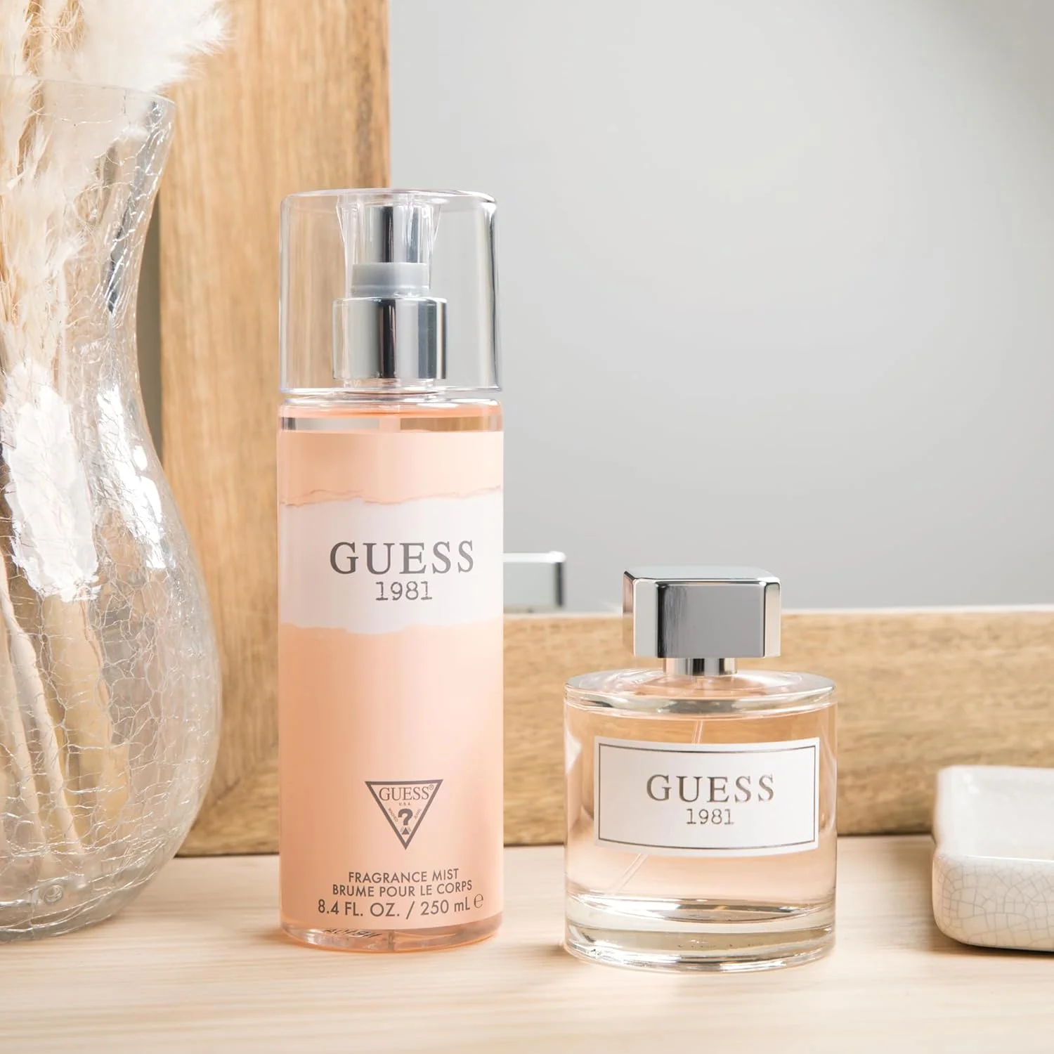 این محصول از برند GUESS، اصل و اورجینال بوده و با بسته‌بندی اصلی ارائه می‌شود. این کالا استفاده نشده و نو است.