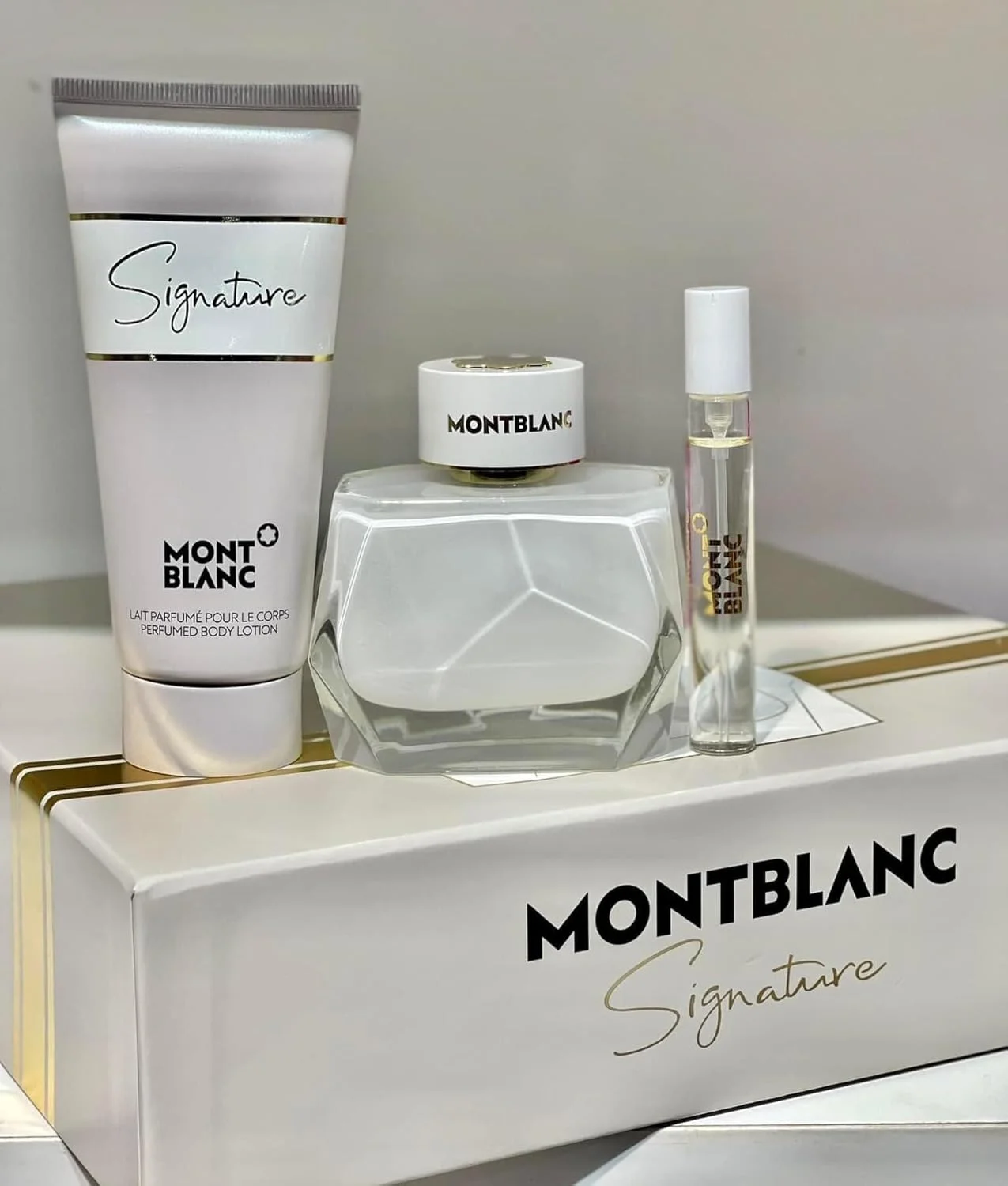 ست هدیه 3 تکه ادو پرفیوم زنانه مون بلان سیگنچر مونت بلنک (اسپری ادو پرفیوم 90 میل و لوسیون بدن 100 میل و مینی ادو پرفیوم 7.5 میل) ست هدیه 3 تکه ادو پرفیوم زنانه مون بلان سیگنچر مونت بلنک (اسپری ادو پرفیوم 90 میل و لوسیون بدن 100 میل و مینی ادو پرفیوم 7.5 میل)