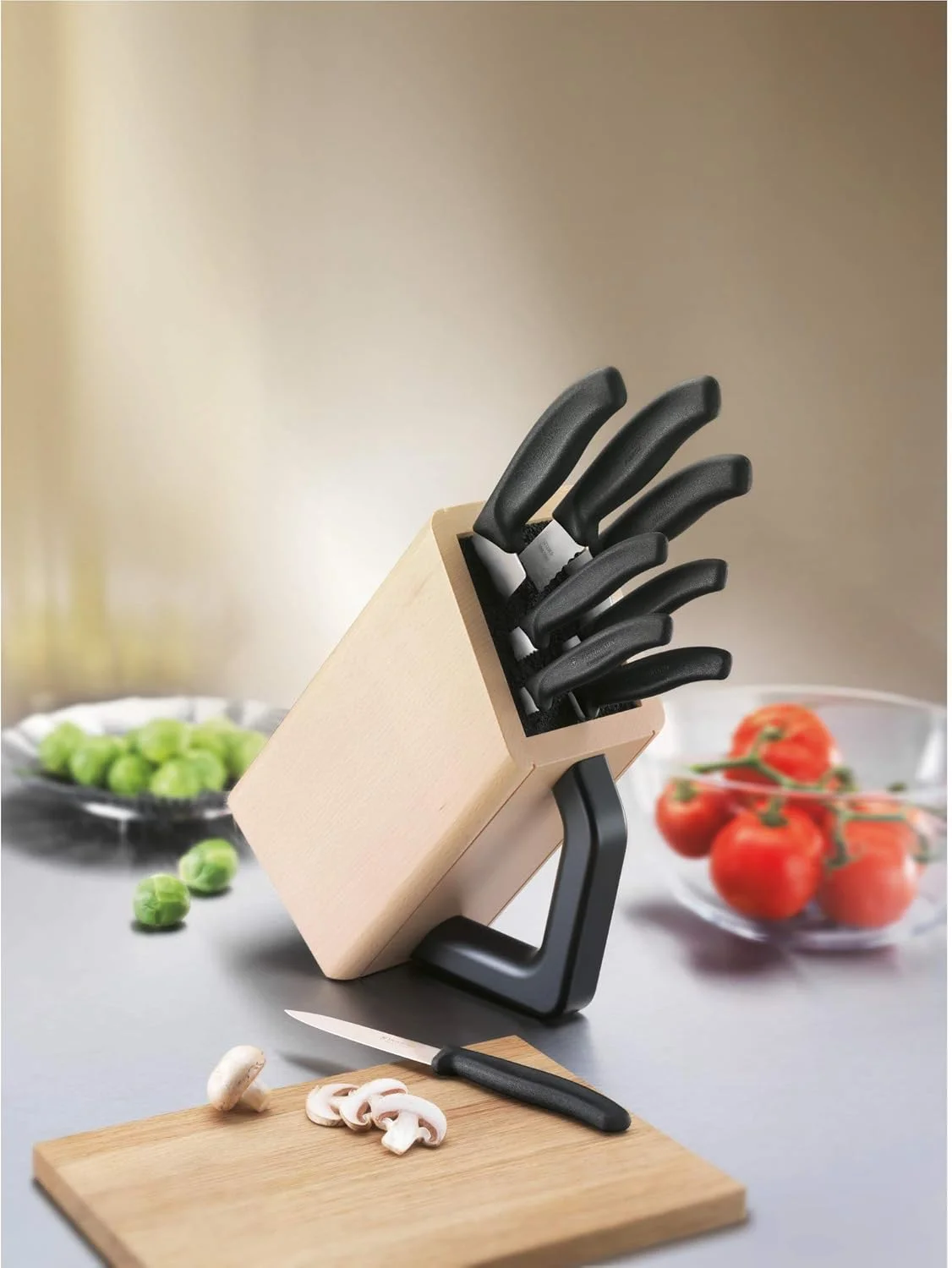 چاقوی پوست کن 4 اینچی ویکتورینوکس سوئیس کلاسیک با تیغه صاف، نوک نیزه ای، مشکی چاقوی پوست کن 4 اینچی ویکتورینوکس سوئیس کلاسیک با تیغه صاف، نوک نیزه ای، مشکی