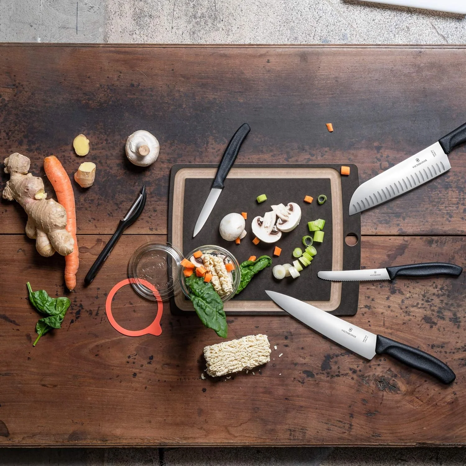 ست چاقوی آشپزخانه 5 تکه Victorinox Swiss Classic - پوست کن، کاربردی، حکاکی، چاقوهای نان - مشکی ست چاقوی آشپزخانه 5 تکه Victorinox Swiss Classic - پوست کن، کاربردی، حکاکی، چاقوهای نان - مشکی