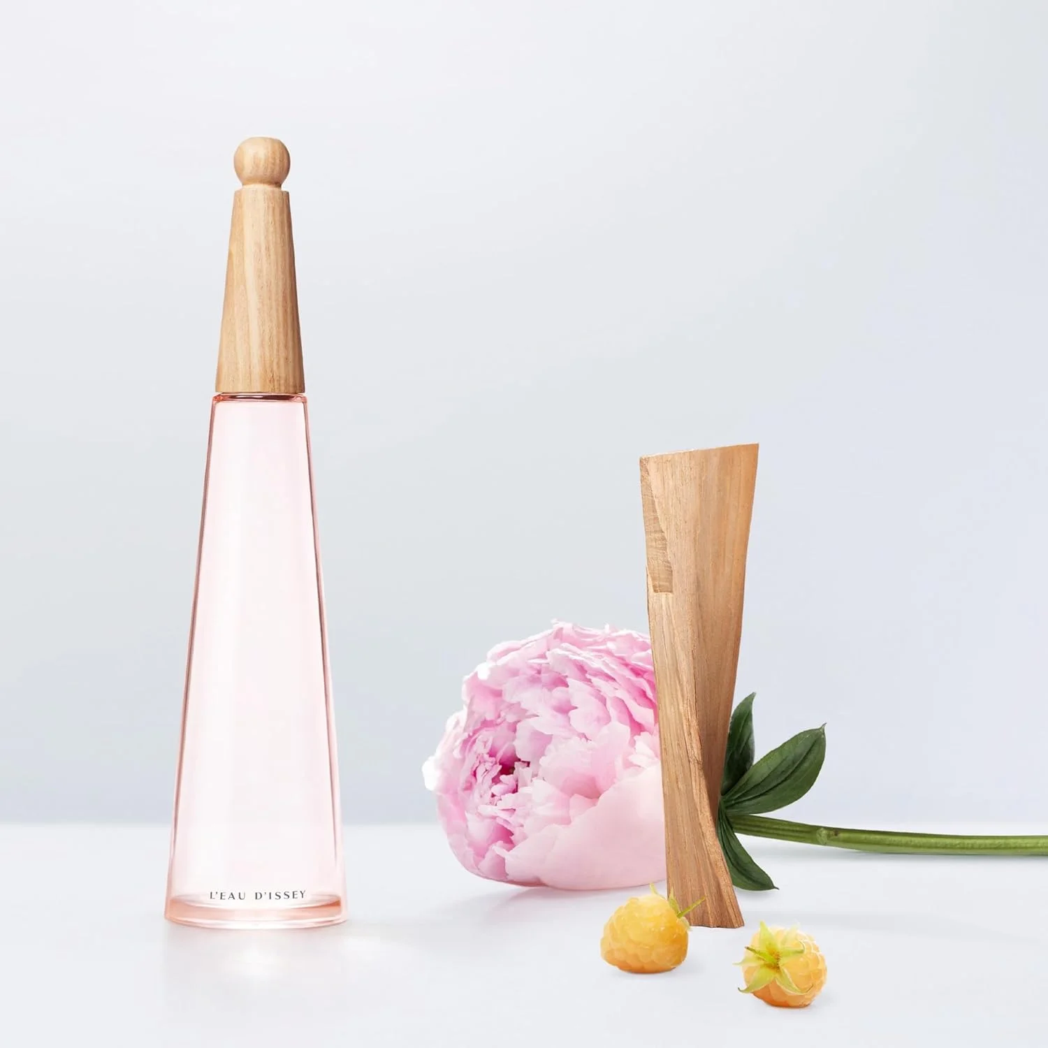 عطر زنانه ایسی میاکه لئو د ایسه پیونی (پئونی) ادو تویلت اینتنس 50 میل عطر زنانه ایسی میاکه لئو د ایسه پیونی (پئونی) ادو تویلت اینتنس 50 میل