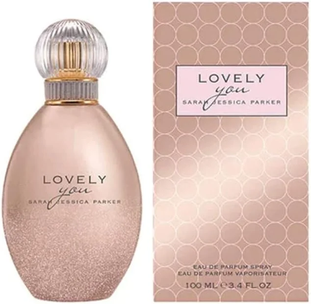 عطر ادکلن زنانه Lovely You By SJP - رایحه ای ملایم، تمیز و احساسی برای شب - طراحی شده برای بانوی مدرن - با رایحه های ظریف گل فریزیا وحشی، گل صد تومانی صورتی و وانیل 100 میلی لیتر
