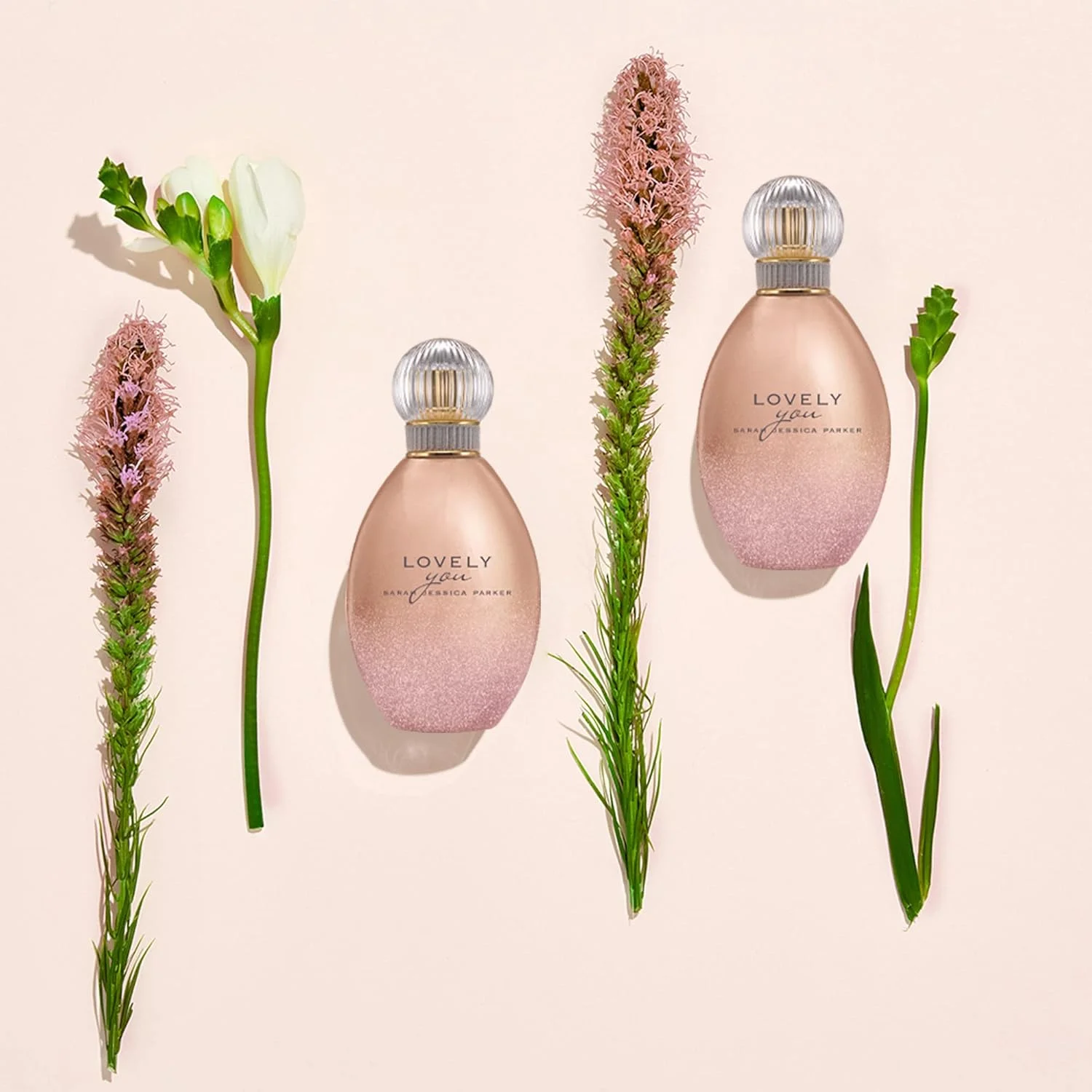 عطر ادکلن زنانه Lovely You By SJP - رایحه ای ملایم، تمیز و احساسی برای شب - طراحی شده برای بانوی مدرن - با رایحه های ظریف گل فریزیا وحشی، گل صد تومانی صورتی و وانیل 100 میلی لیتر