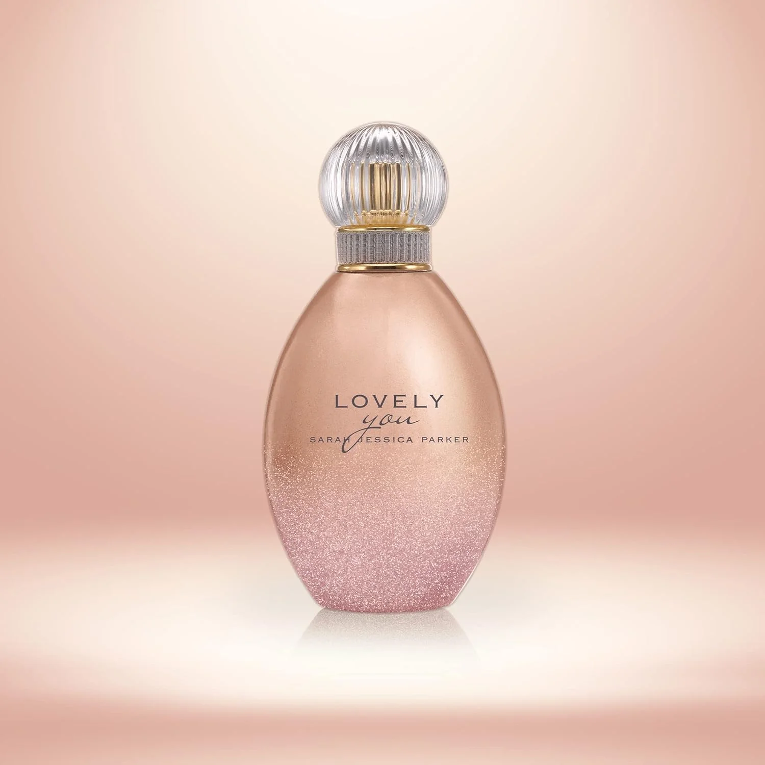 عطر ادکلن زنانه Lovely You By SJP - رایحه ای ملایم، تمیز و احساسی برای شب - طراحی شده برای بانوی مدرن - با رایحه های ظریف گل فریزیا وحشی، گل صد تومانی صورتی و وانیل 100 میلی لیتر