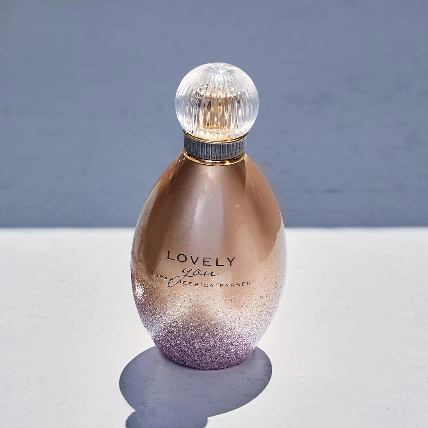عطر ادکلن زنانه Lovely You By SJP - رایحه ای ملایم، تمیز و احساسی برای شب - طراحی شده برای بانوی مدرن - با رایحه های ظریف گل فریزیا وحشی، گل صد تومانی صورتی و وانیل 100 میلی لیتر