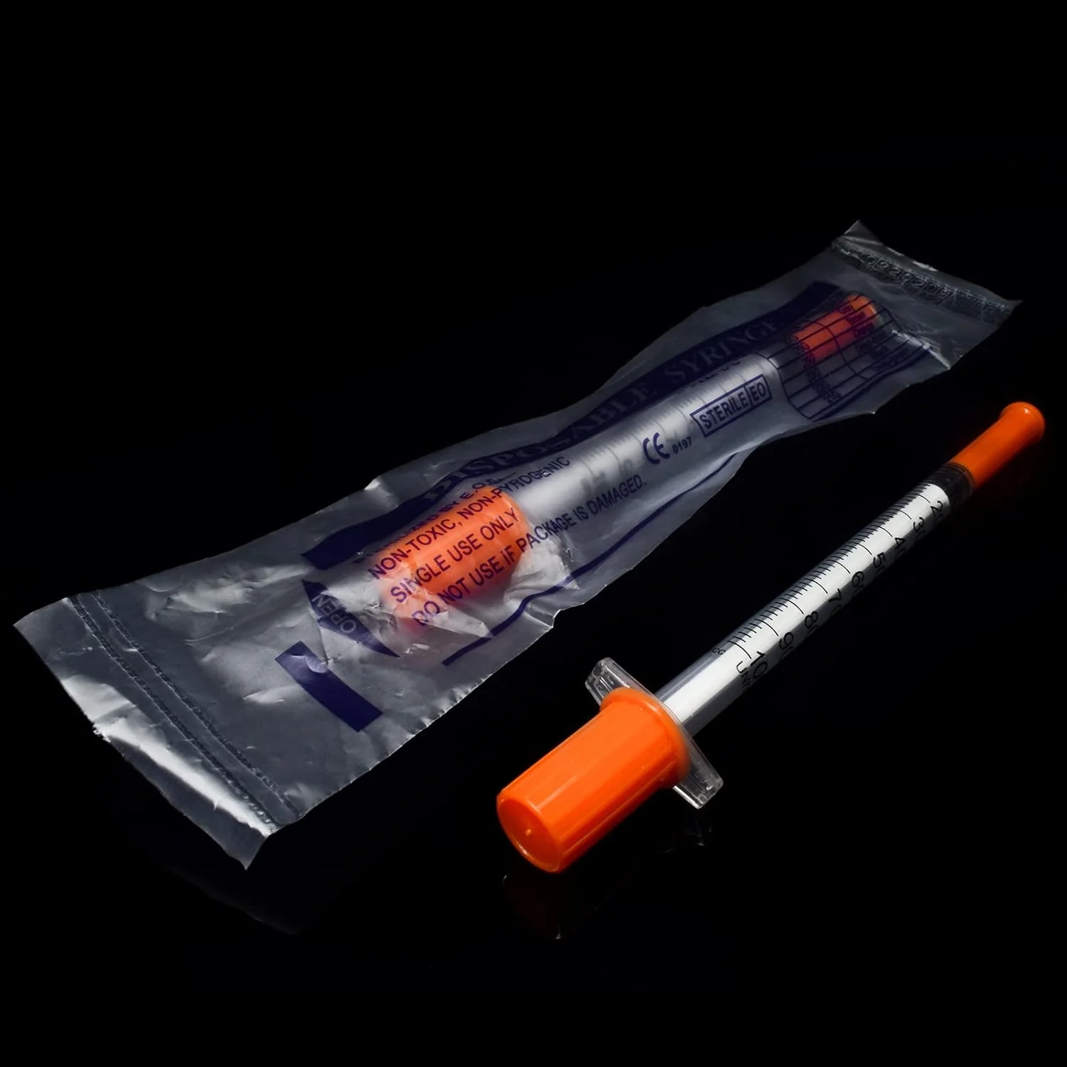 سرنگ های یکبار مصرف Knixxo U-100 1ml با گیج 30 و طول 1/2 اینچ، قطر 0.3 میلی متر، بسته بندی 100 عددی سرنگ های یکبار مصرف Knixxo U-100 1ml با گیج 30 و طول 1/2 اینچ، قطر 0.3 میلی متر، بسته بندی 100 عددی