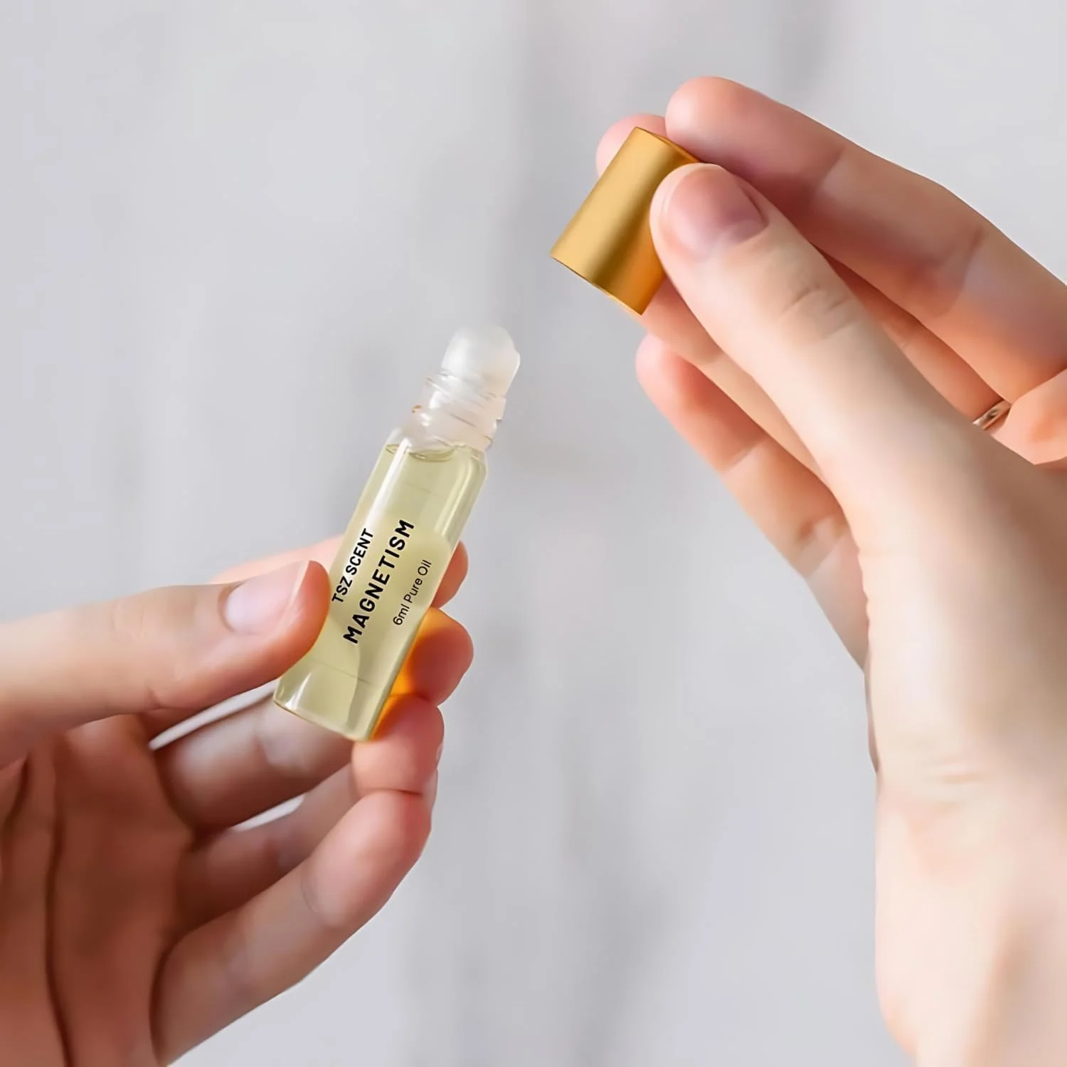 عطر روغنی زنانه TSZ Scent Magnetisms حجم 6 میلی لیتر - روغن غلیظ، بدون الکل، ماندگاری طولانی، رایحه شیرین میوه ای لوکس عطر روغنی زنانه TSZ Scent Magnetisms حجم 6 میلی لیتر - روغن غلیظ، بدون الکل، ماندگاری طولانی، رایحه شیرین میوه ای لوکس