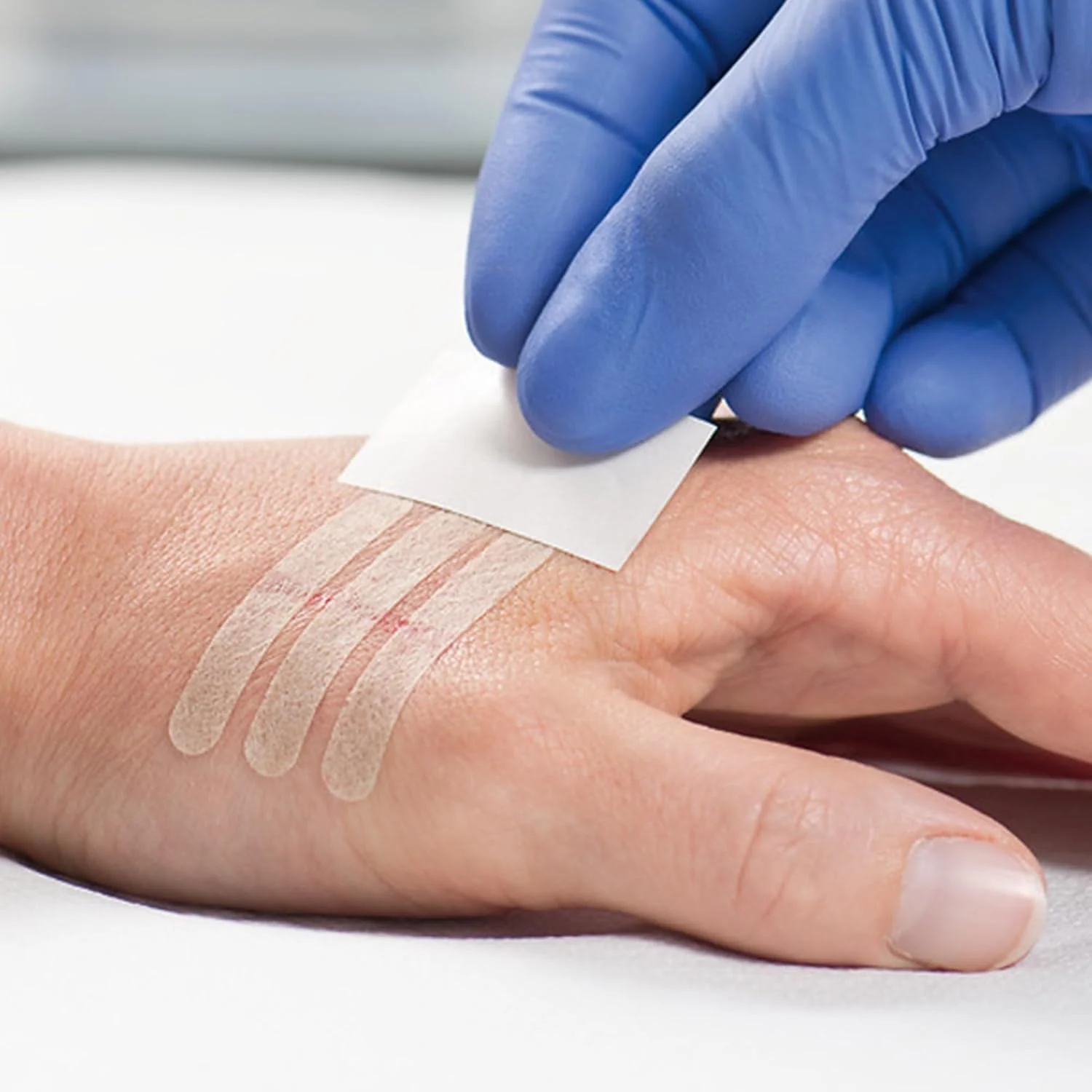 نوار بخیه استریل هارتمن امنی استریپ 6x38 میلی متر (بسته 300 عددی) نوار بخیه استریل هارتمن امنی استریپ 6x38 میلی متر (بسته 300 عددی)