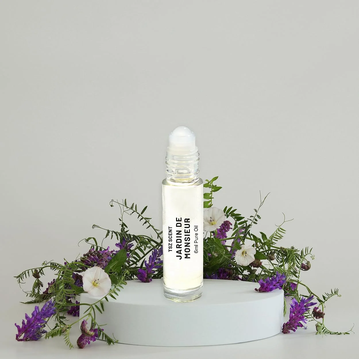 روغن عطر خالص رولی مردانه و زنانه TSZ Scent Jardin De Monsieur 6ml رایحه ای طبیعی، تازه، مرکباتی، گل های سفید، معطر و ماندگار روغن عطر خالص رولی مردانه و زنانه TSZ Scent Jardin De Monsieur 6ml رایحه ای طبیعی، تازه، مرکباتی، گل های سفید، معطر و ماندگار