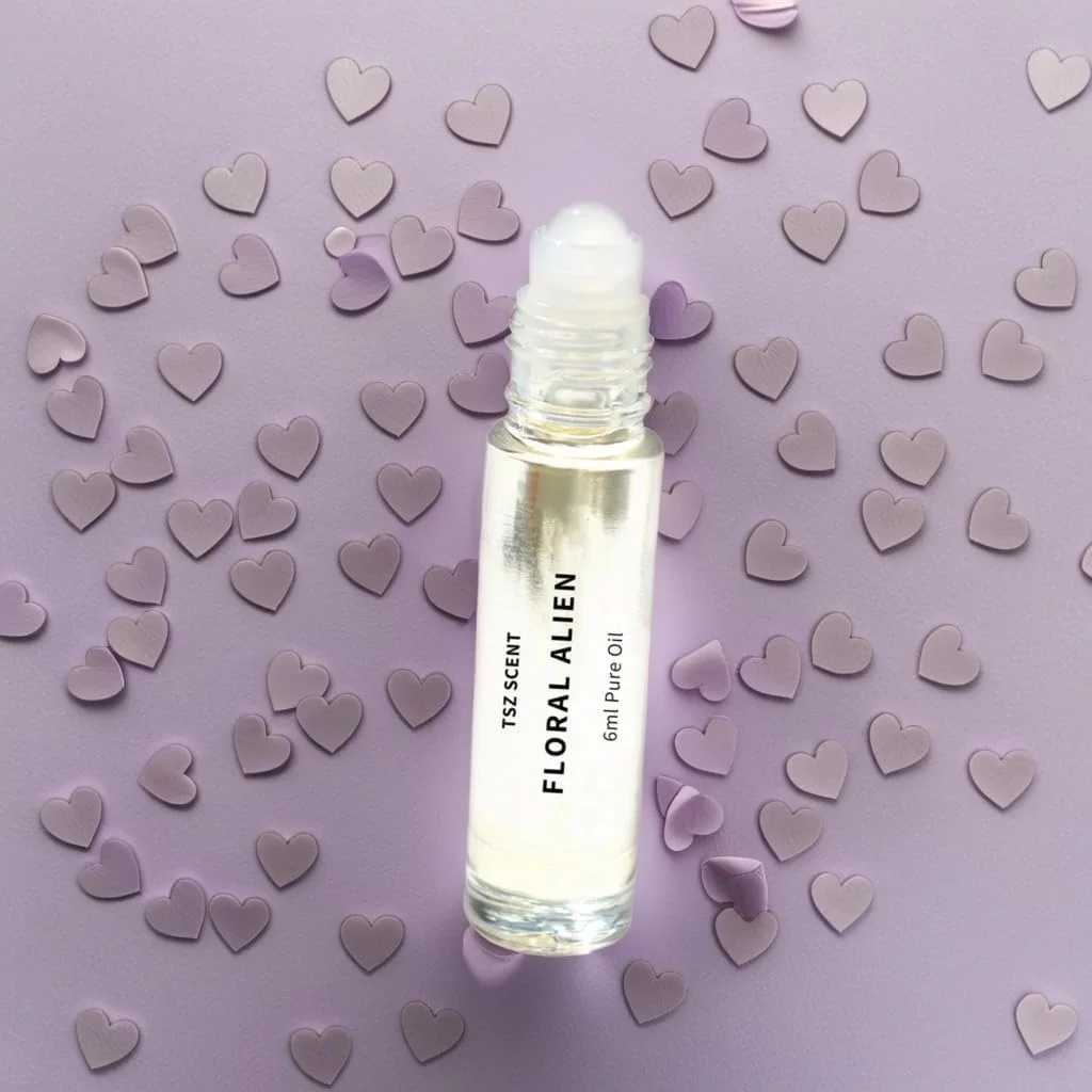 عطر زنانه رولی تی اس زد مدل Floral Alien، حجم 6 میلی لیتر، رایحه گلی، ماندگاری طولانی، بدون الکل، بافت ابریشمی و پودری، جذاب و احساسی، روغن غلیظ