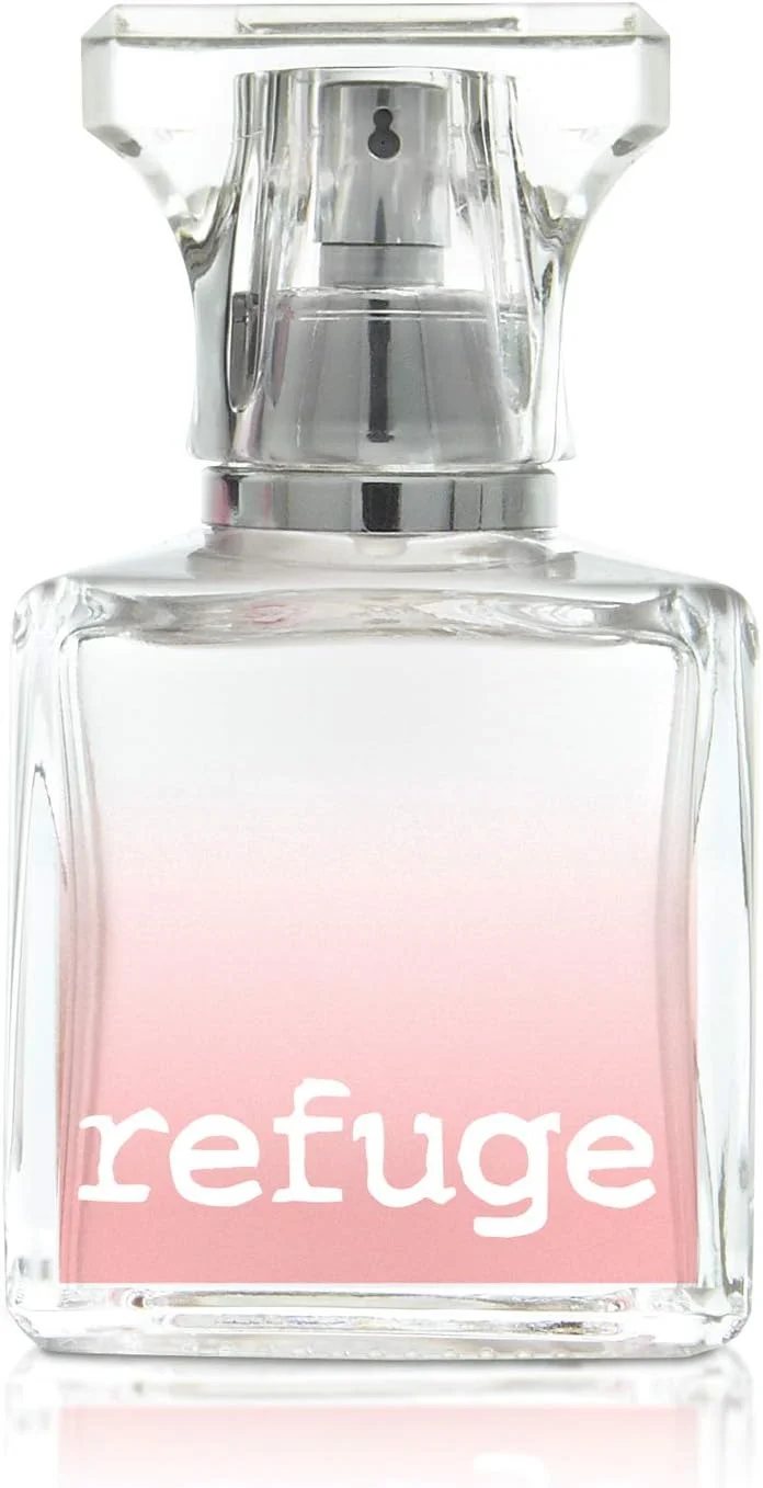 اسپری عطر زنانه ترو فرگرنس بیوتی و شارلوت روسه مدل Refuge - رایحه میوه ای و گلی تازه برای استفاده روزانه، شبانه و مناسبت های خاص - تمشک، هلو، سیب، چوب صندل - 50 میلی لیتر اسپری عطر زنانه ترو فرگرنس بیوتی و شارلوت روسه مدل Refuge - رایحه میوه ای و گلی تازه برای استفاده روزانه، شبانه و مناسبت های خاص - تمشک، هلو، سیب، چوب صندل - 50 میلی لیتر