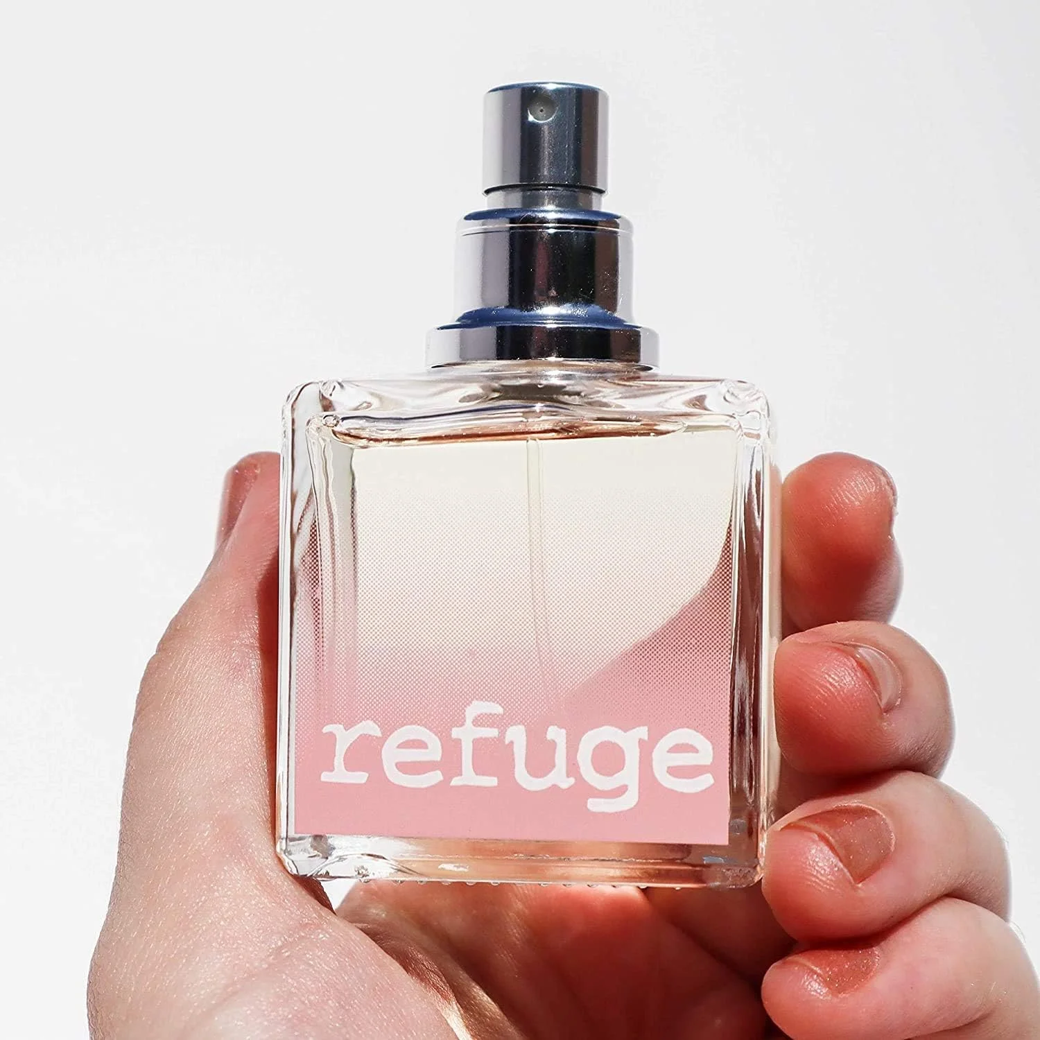 اسپری عطر زنانه ترو فرگرنس بیوتی و شارلوت روسه مدل Refuge - رایحه میوه ای و گلی تازه برای استفاده روزانه، شبانه و مناسبت های خاص - تمشک، هلو، سیب، چوب صندل - 50 میلی لیتر اسپری عطر زنانه ترو فرگرنس بیوتی و شارلوت روسه مدل Refuge - رایحه میوه ای و گلی تازه برای استفاده روزانه، شبانه و مناسبت های خاص - تمشک، هلو، سیب، چوب صندل - 50 میلی لیتر