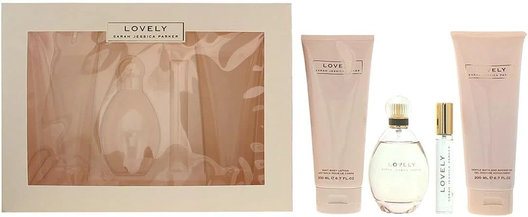 ست 4 تکه زنانه سارا جسیکا پارکر Lovely: ادو پرفیوم 100 میل + ادو پرفیوم 15 میل + لوسیون بدن 200 میل + ژل شستشوی بدن 200 میل