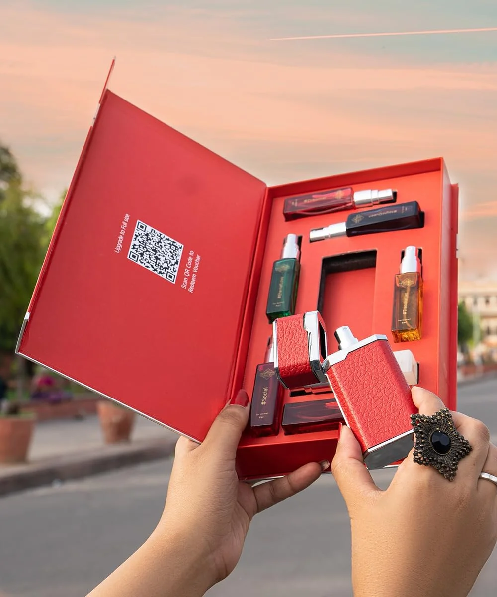 پرفیومرز کلاب Lightr - اولین عطر قابل تعویض هند | بسته ترکیبی Lightr+7x8ml ادو پرفیوم | ست کامل عطر زنانه هدیه | 18% روغن برای ماندگاری طولانی