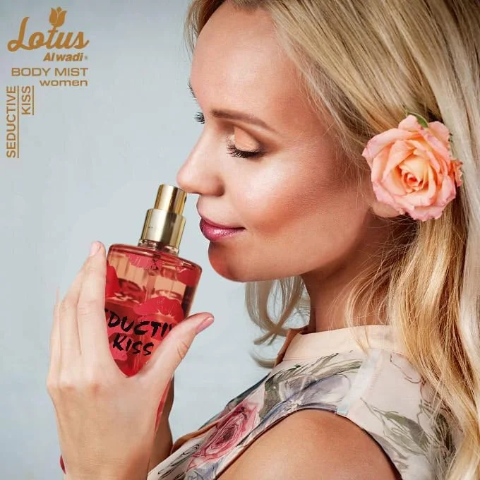 لوتوس الوادی، عطر Seductive Kiss، بادی میست زنانه، مجموعه Signature، 250 میلی لیتر (ست هدیه 6 تکه)