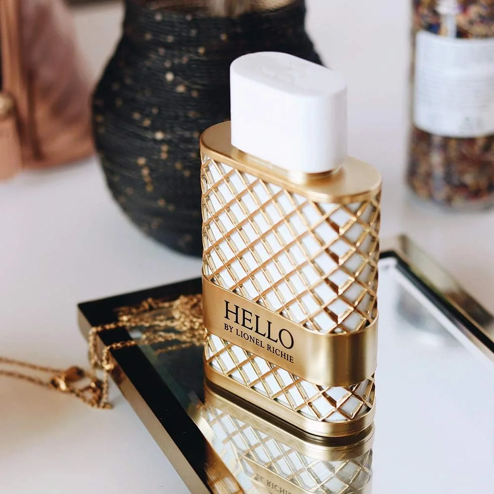 ادکلن زنانه لیونل ریچی Hello - عطری مجلل، شیرین و لذت بخش - ادو پرفیوم شیپر گلی رمانتیک و سبک با رایحه گلابی و یاس - رایحه ای تازه، زنانه و ماندگار - 50 میلی لیتر