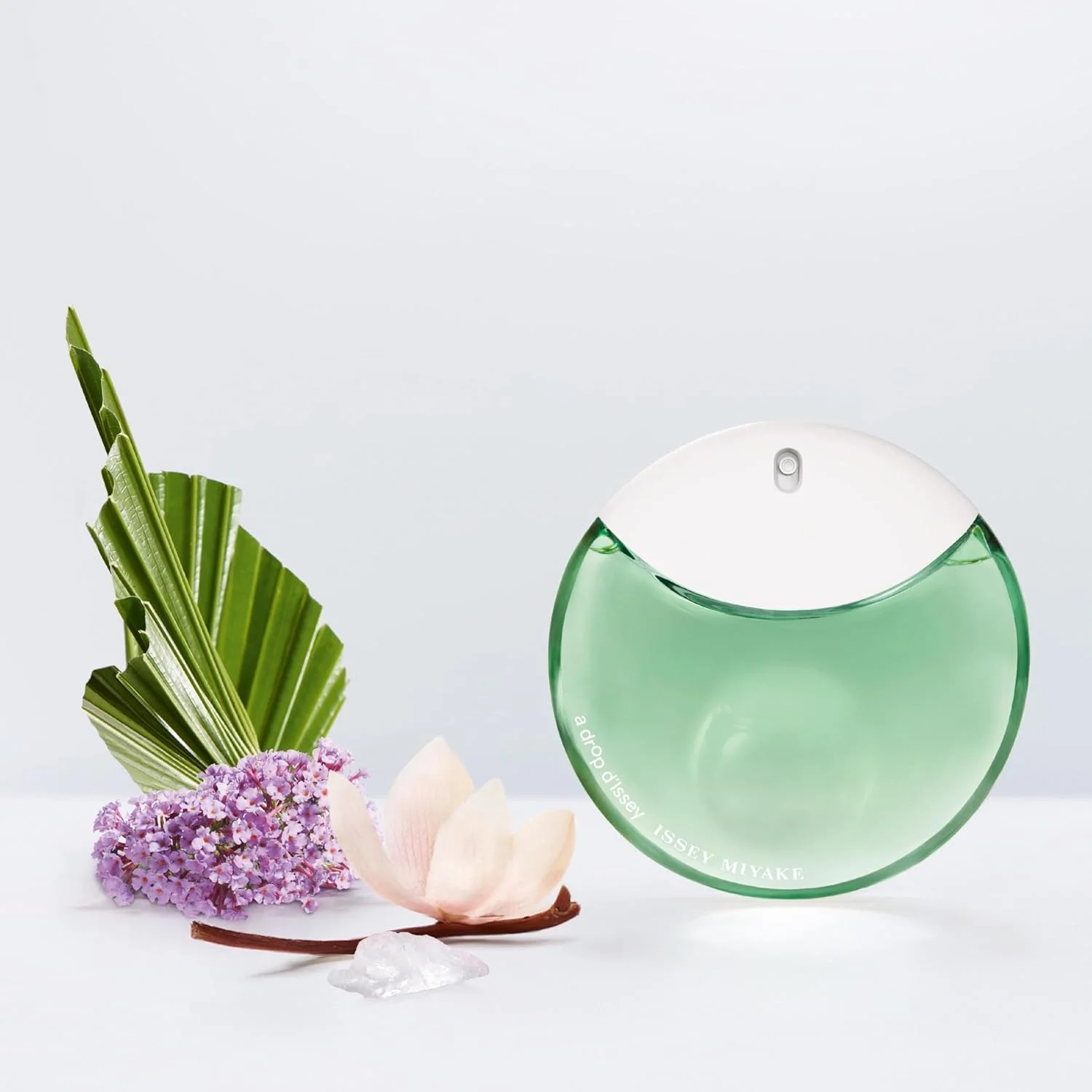 ایسی میاکه اِی دراپ د ایسِی ادو پرفیوم اسنشیِل - عطر گلی، آبزی و گیاهی با رایحه های یاس بنفش، مگنولیا و مشک - عطر زنانه ایسی میاکه اِی دراپ د ایسِی ادو پرفیوم اسنشیِل - عطر گلی، آبزی و گیاهی با رایحه های یاس بنفش، مگنولیا و مشک - عطر زنانه