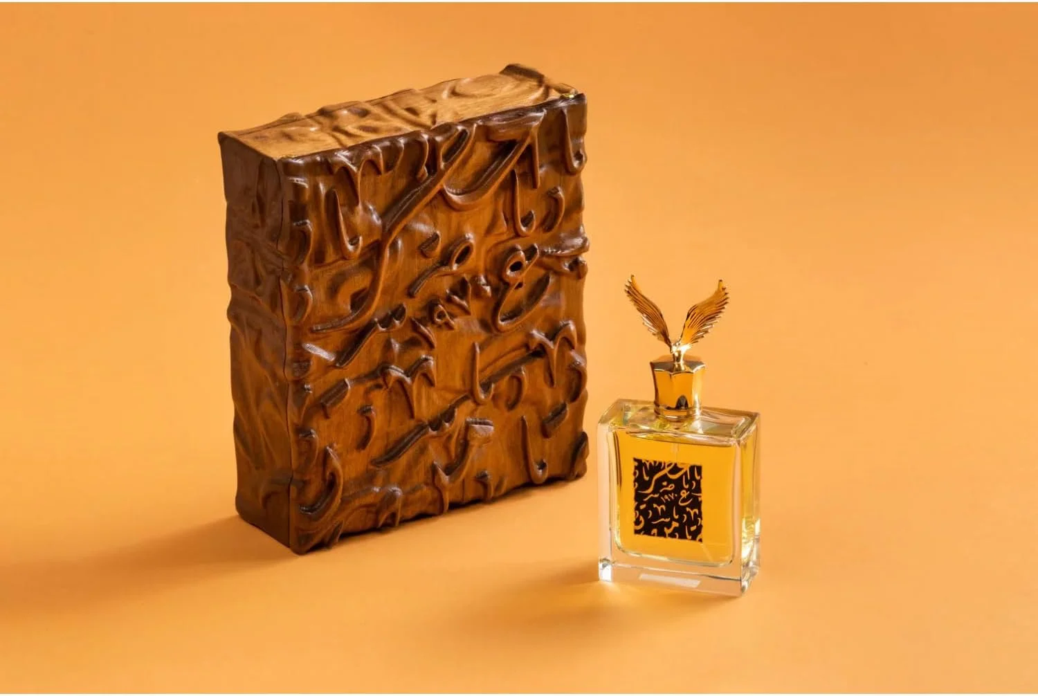 جعبه هدیه چوبی ادو پرفیوم 1970 هلال فول | ست هدیه عطر عربی برای مردان و زنان | رایحه مشک برای یونیسکس | 100% خالص بدون الکل و حلال | 100 میلی لیتر