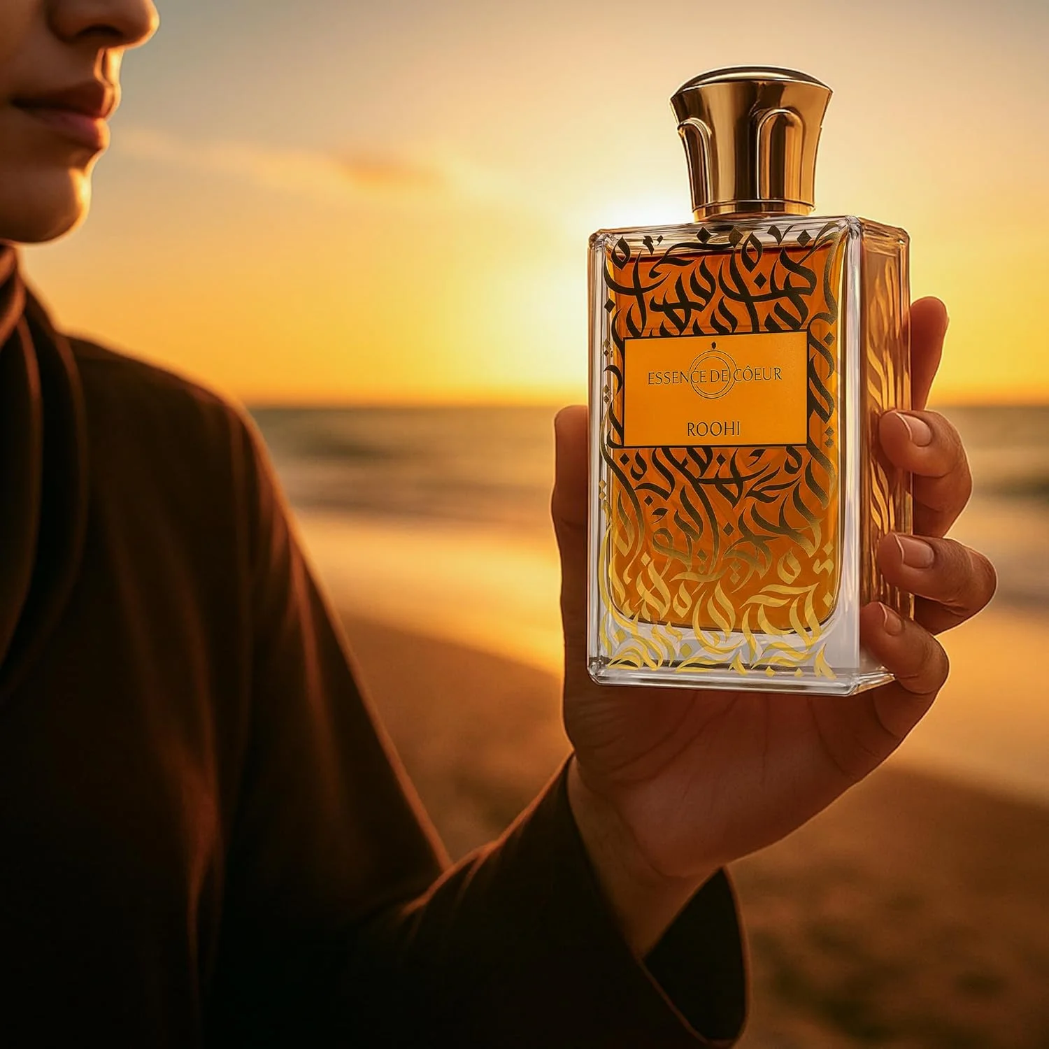 عطر روحی عود Essence De Coeur برای آقایان و بانوان - عطر بدون الکل ماندگار با عود و مشک - رایحه عربی شرقی - رایحه شیک و یونیسکس برای استفاده روزانه یا هدیه دادن - 100 میلی لیتر عطر روحی عود Essence De Coeur برای آقایان و بانوان - عطر بدون الکل ماندگار با عود و مشک - رایحه عربی شرقی - رایحه شیک و یونیسکس برای استفاده روزانه یا هدیه دادن - 100 میلی لیتر