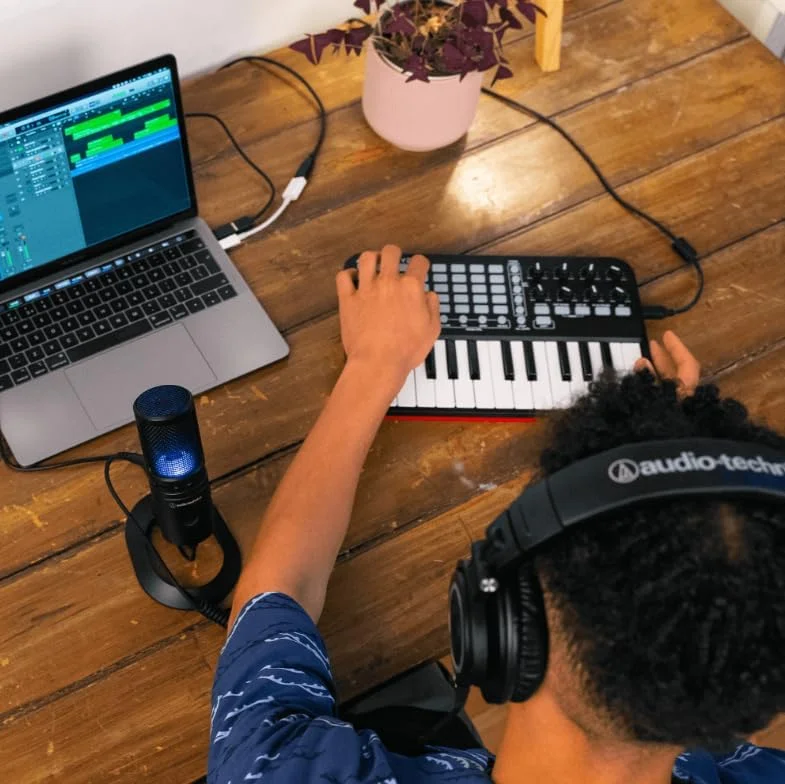 میکروفون USB کاندنسر کاردیوئید Audio-Technica AT2020USB-X به همراه بازوی میکروفون + فیلتر پاپ گیر باد + پارچه تمیز کننده (4 قلم) میکروفون USB کاندنسر کاردیوئید Audio-Technica AT2020USB-X به همراه بازوی میکروفون + فیلتر پاپ گیر باد + پارچه تمیز کننده (4 قلم)