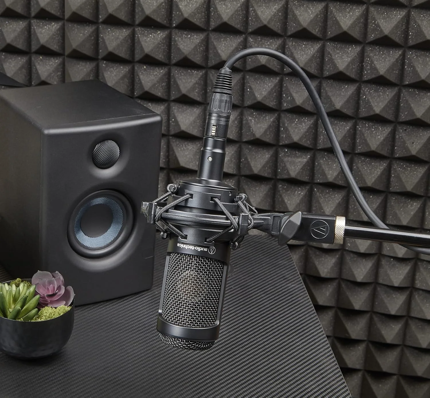میکروفون کاندنسر کاردیوئید آدرس جانبی Audio-Technica سری 20 مدل AT2035 میکروفون کاندنسر کاردیوئید آدرس جانبی Audio-Technica سری 20 مدل AT2035