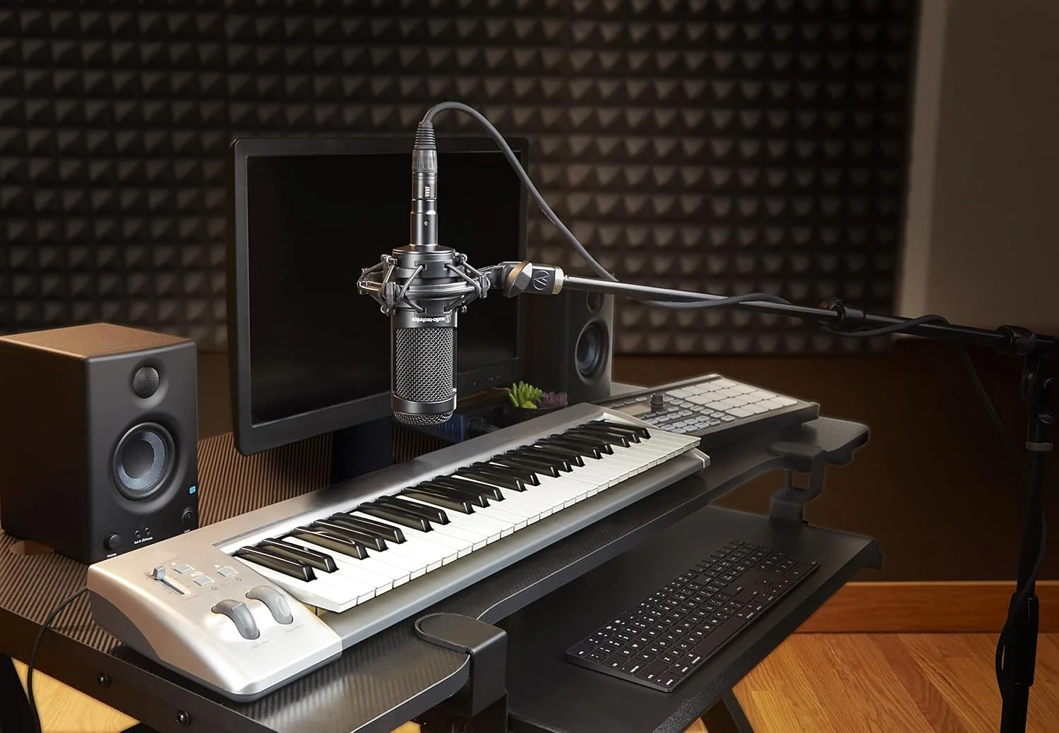 میکروفون کاندنسر کاردیوئید آدرس جانبی Audio-Technica سری 20 مدل AT2035 میکروفون کاندنسر کاردیوئید آدرس جانبی Audio-Technica سری 20 مدل AT2035
