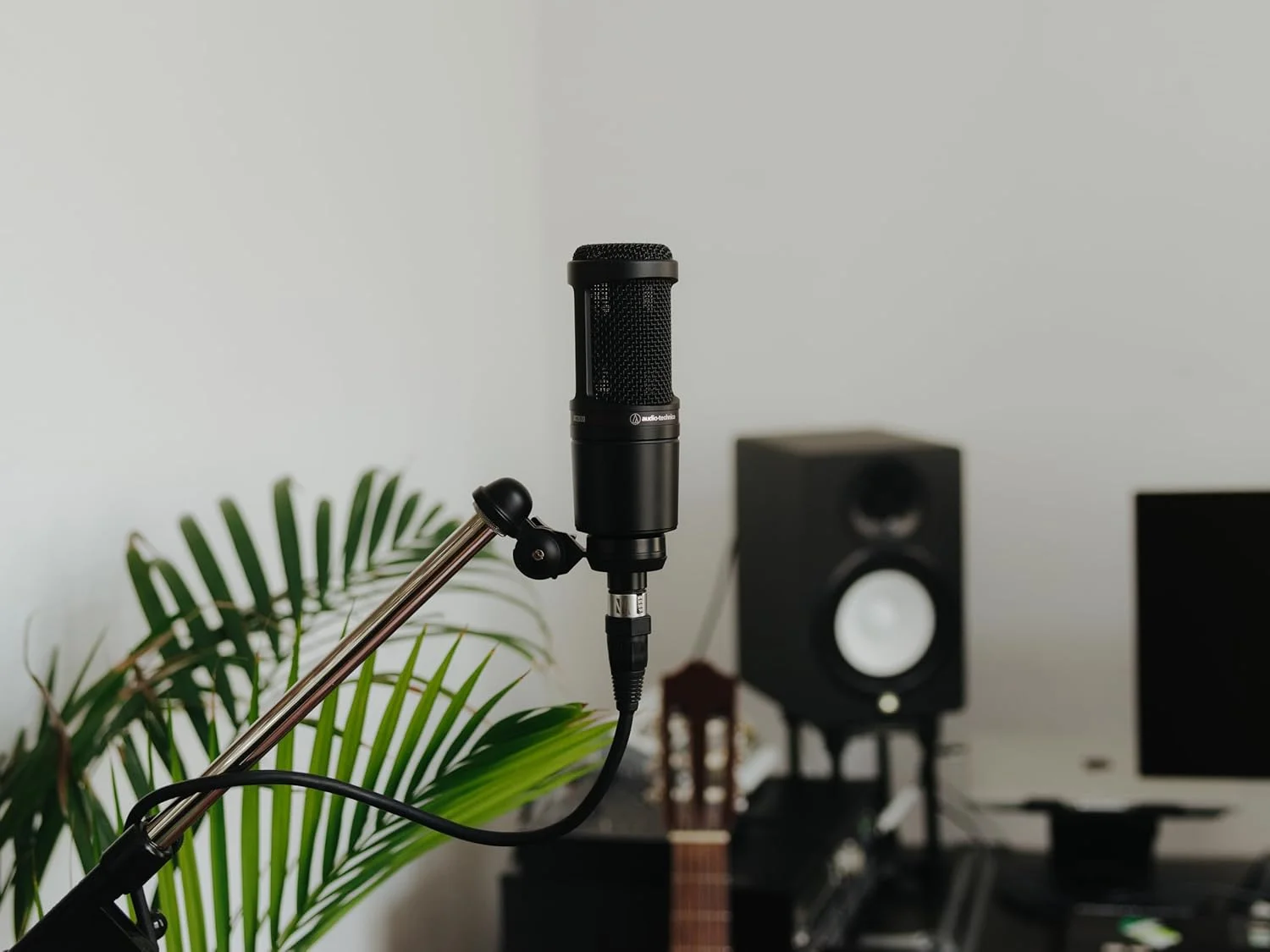 میکروفون کاندنسر کاردیوئید Audio-Technica Audio Technica - AT2020، مشکی میکروفون کاندنسر کاردیوئید Audio-Technica Audio Technica - AT2020، مشکی