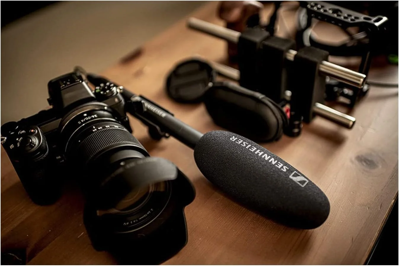 میکروفون شاتگان حرفه ای Sennheiser MKE 600 با اتصال XLR-3 به 3.5 میلی متری برای دوربین فیلمبرداری/دوربین فیلمبرداری، 505453، مشکی، میکروفون، محافظ باد و لرزه گیر میکروفون شاتگان حرفه ای Sennheiser MKE 600 با اتصال XLR-3 به 3.5 میلی متری برای دوربین فیلمبرداری/دوربین فیلمبرداری، 505453، مشکی، میکروفون، محافظ باد و لرزه گیر